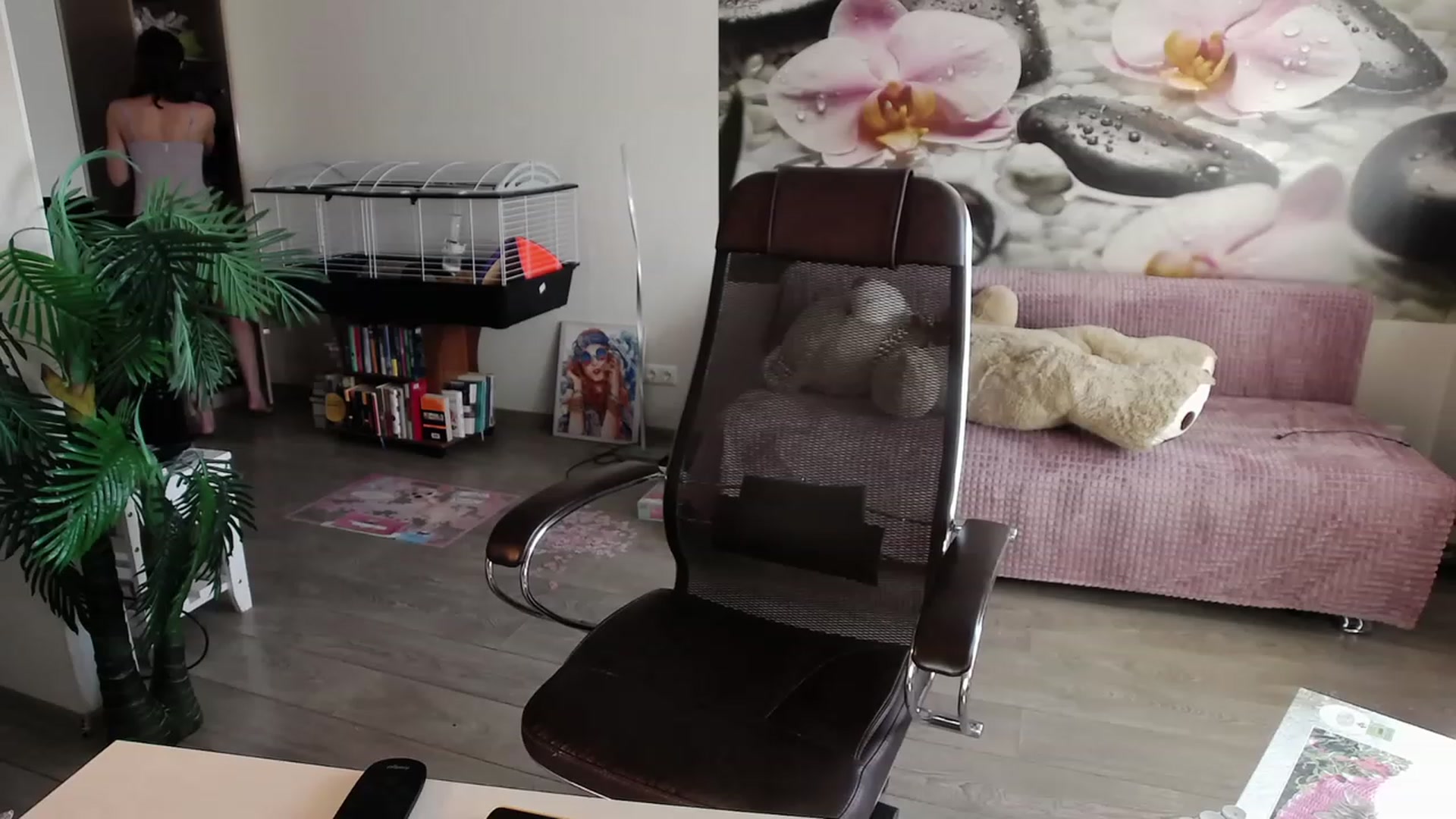 Gallery image thumbnail from HoneyIAmHome's myfreecams stream on, 07/19/2023, 09:27 image 12 of 20