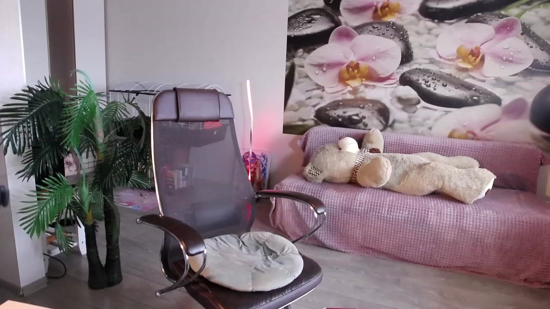 Gallery image thumbnail from HoneyIAmHome's myfreecams stream on, 07/23/2023, 06:02 image 2 of 20