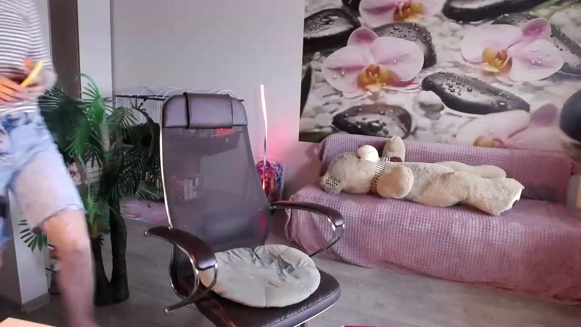 Gallery image thumbnail from HoneyIAmHome's myfreecams stream on, 07/23/2023, 06:02 image 3 of 20