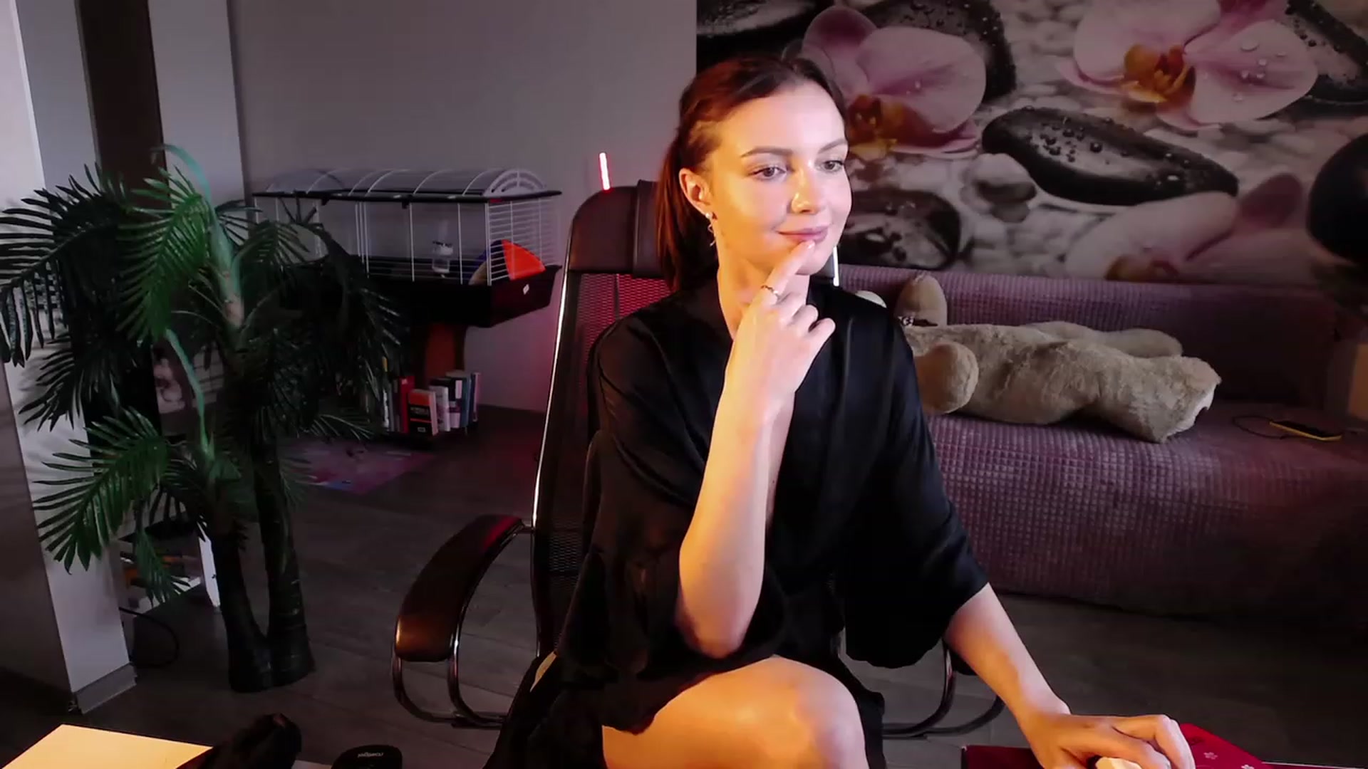 Gallery image thumbnail from HoneyIAmHome's myfreecams stream on, 07/23/2023, 09:02 image 14 of 20