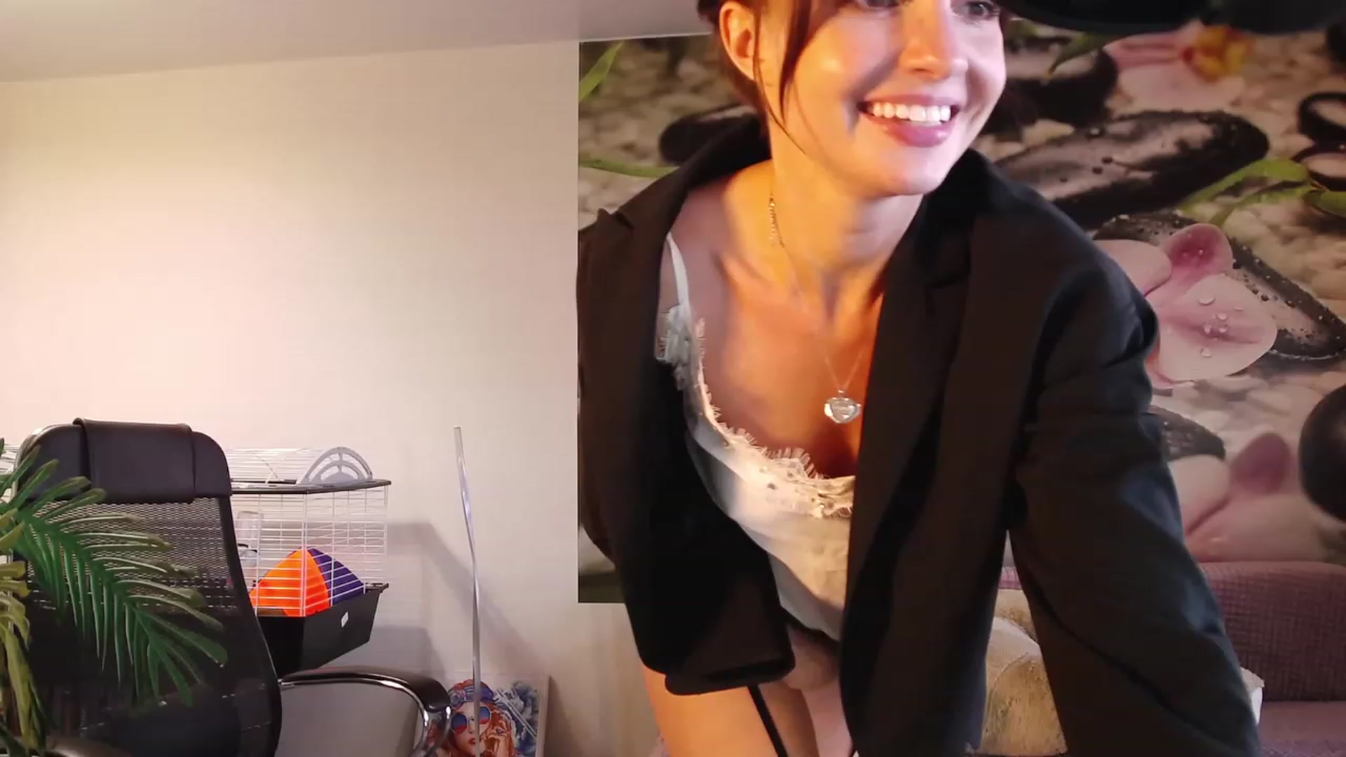 Gallery image thumbnail from HoneyIAmHome's myfreecams stream on, 07/29/2023, 10:04 image 6 of 20