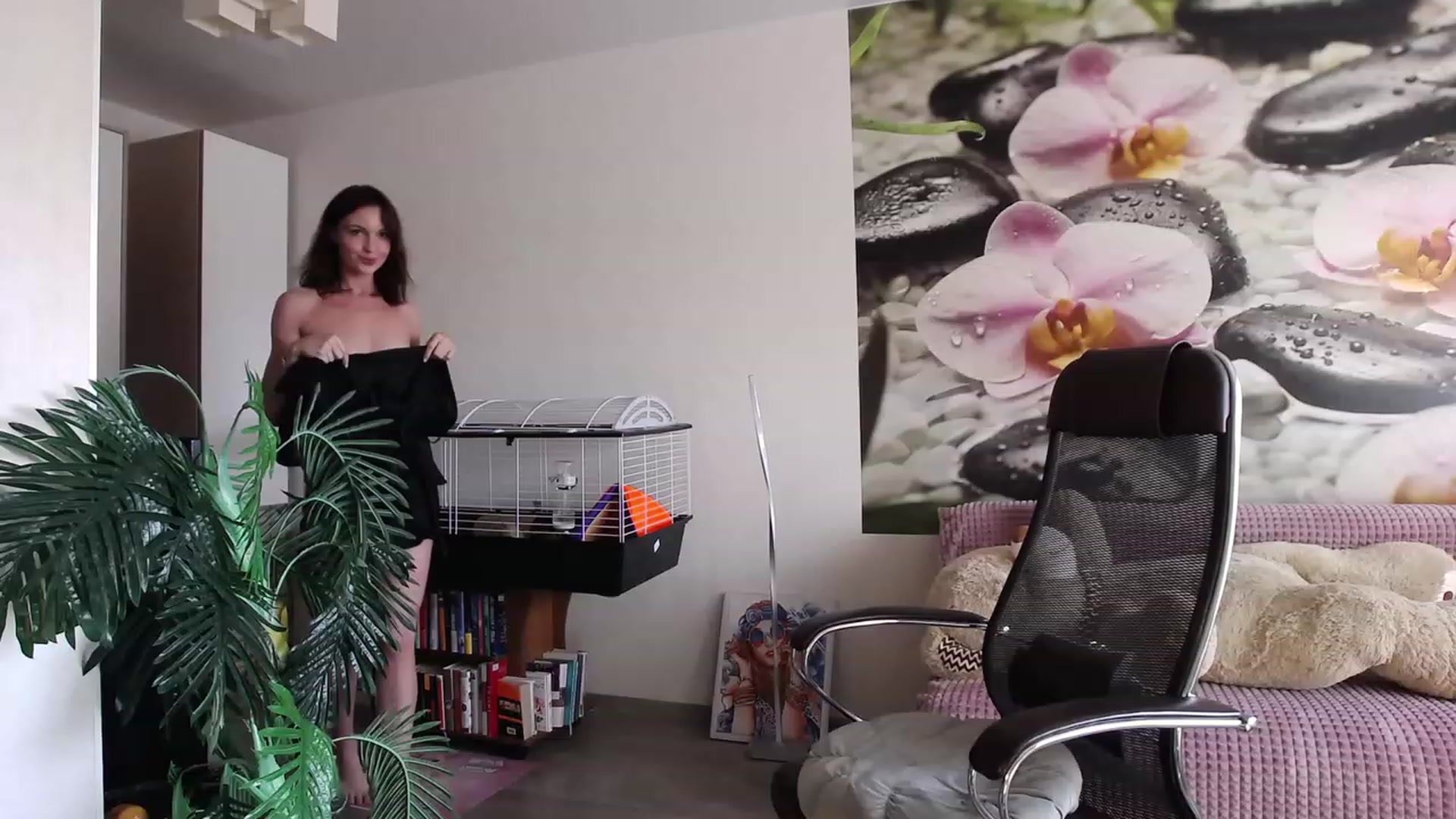 Gallery image thumbnail from HoneyIAmHome's myfreecams stream on, 07/31/2023, 08:58 image 8 of 20