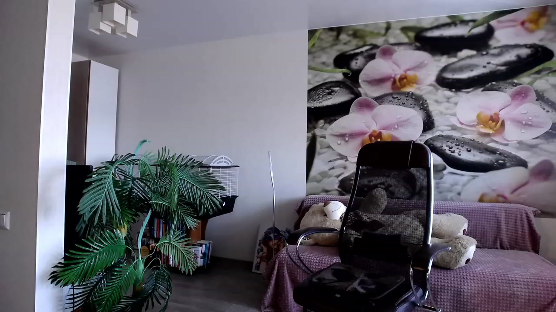 Gallery image thumbnail from HoneyIAmHome's myfreecams stream on, 08/06/2023, 04:56 image 8 of 20