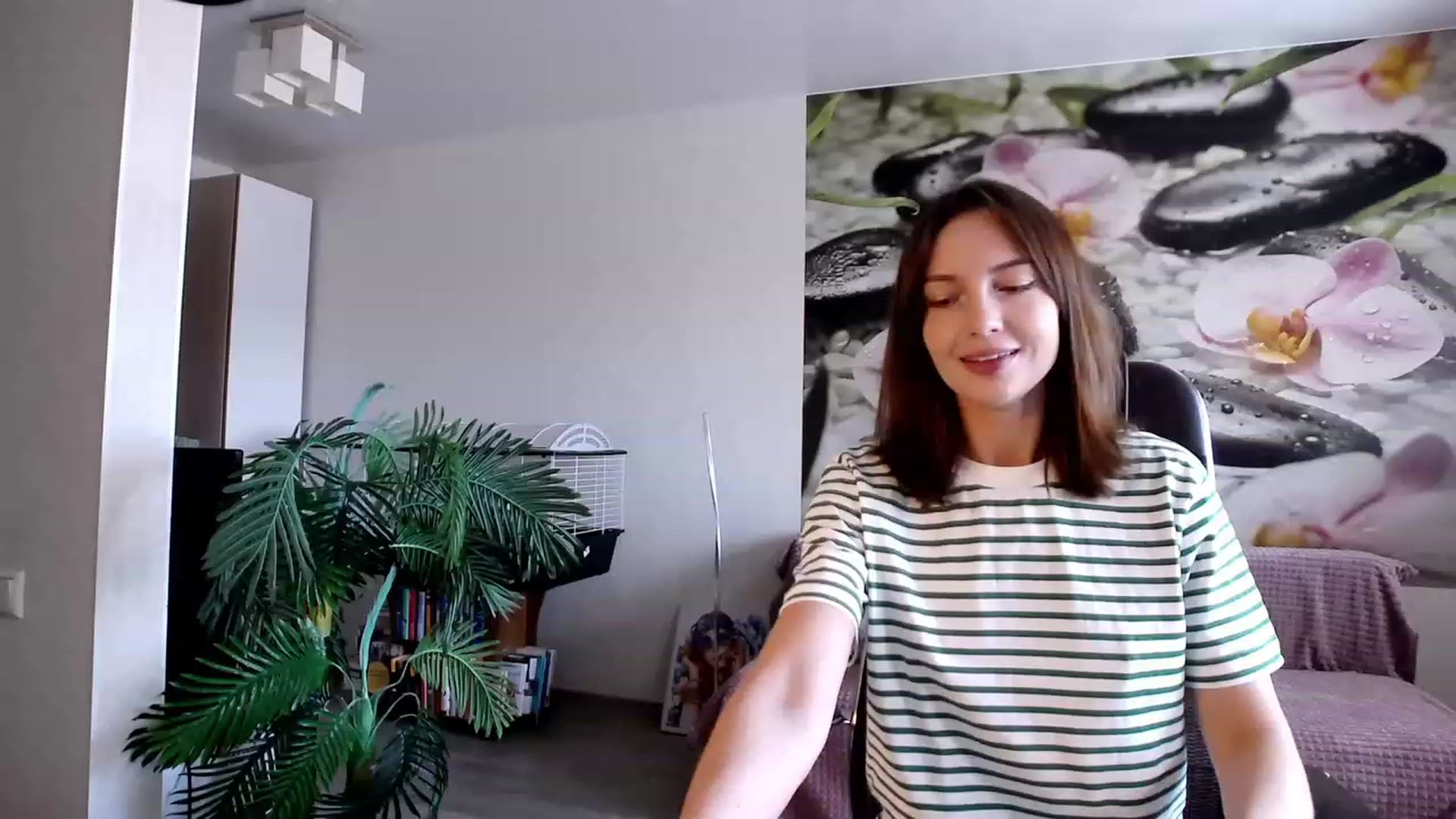 Gallery image thumbnail from HoneyIAmHome's myfreecams stream on, 08/06/2023, 04:56 image 17 of 20