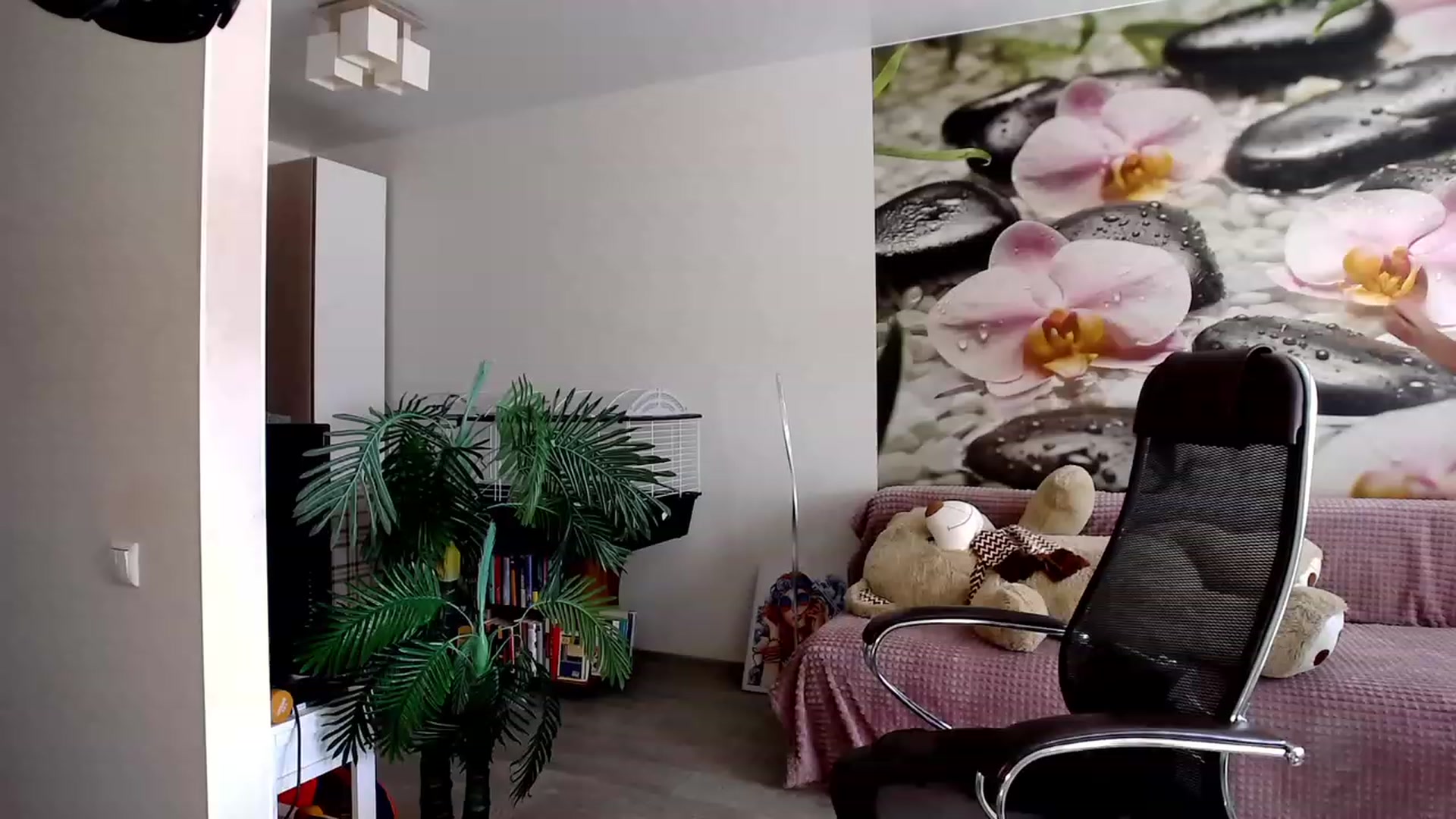 Gallery image thumbnail from HoneyIAmHome's myfreecams stream on, 08/06/2023, 06:32 image 18 of 20