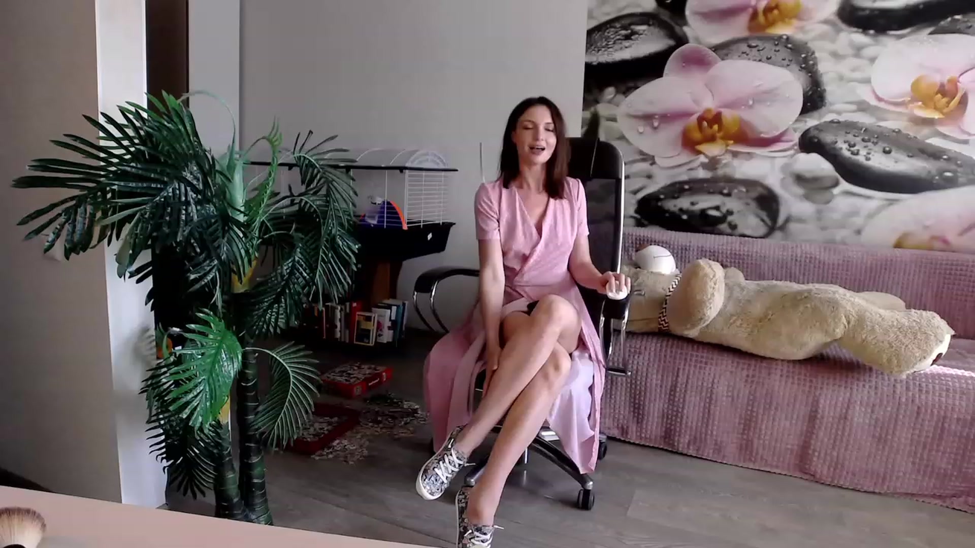 Gallery image thumbnail from HoneyIAmHome's myfreecams stream on, 08/09/2023, 07:58 image 18 of 20