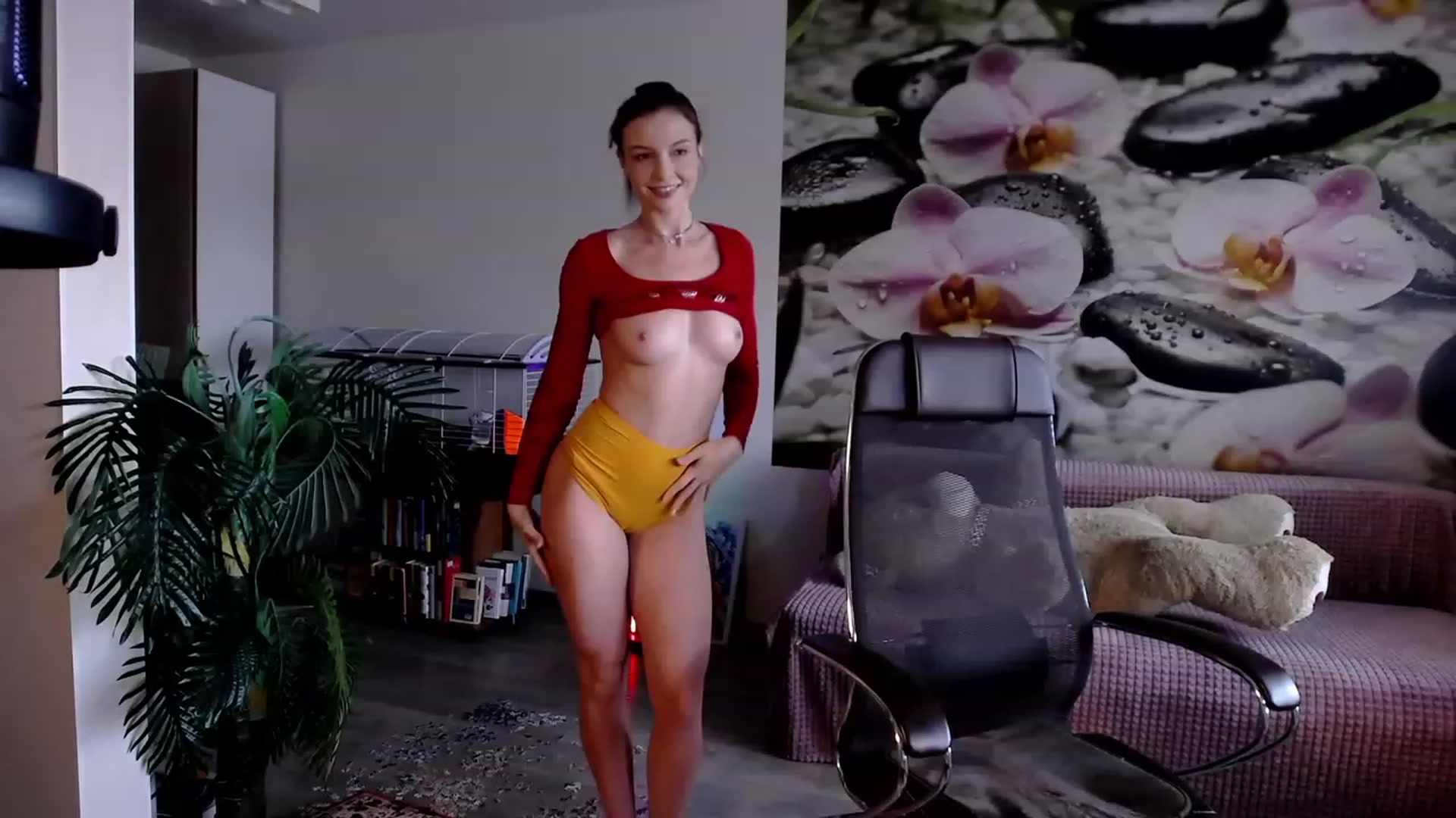 Gallery image thumbnail from HoneyIAmHome's myfreecams stream on, 08/12/2023, 05:55 image 2 of 20