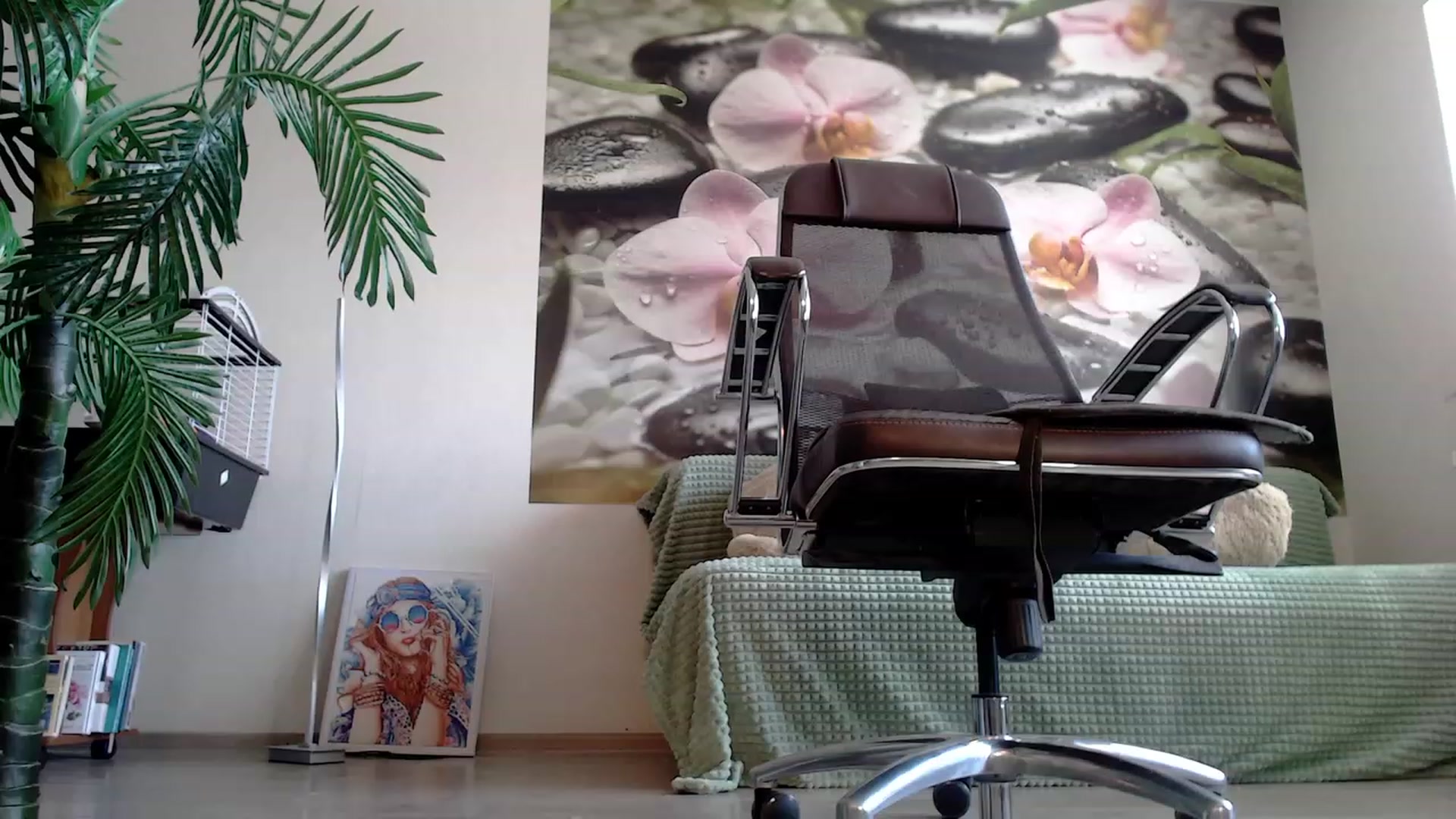Gallery image thumbnail from HoneyIAmHome's myfreecams stream on, 08/20/2023, 06:49 image 2 of 20