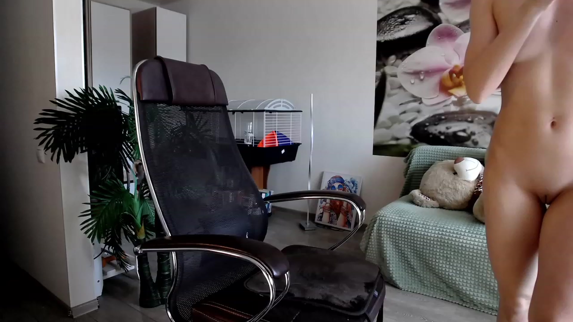 Gallery image thumbnail from HoneyIAmHome's myfreecams stream on, 08/20/2023, 06:49 image 12 of 20