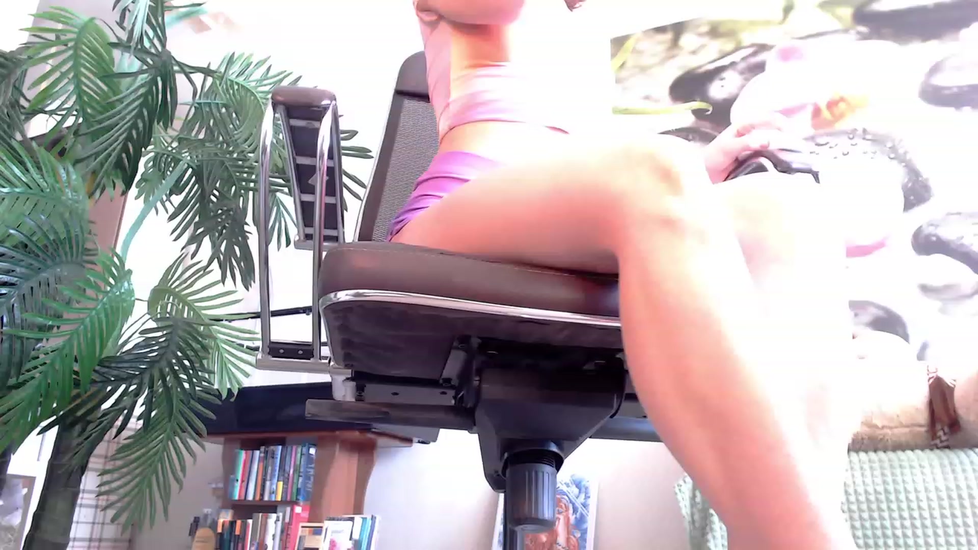 Gallery image thumbnail from HoneyIAmHome's myfreecams stream on, 08/24/2023, 07:57 image 6 of 20
