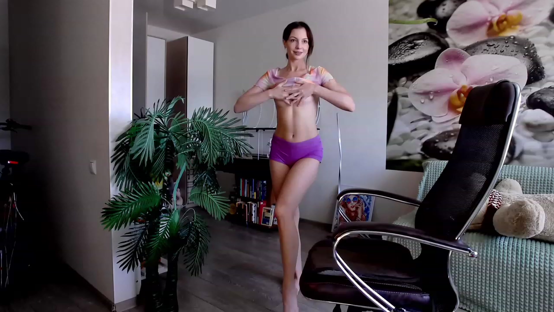 Gallery image thumbnail from HoneyIAmHome's myfreecams stream on, 08/24/2023, 07:57 image 3 of 20