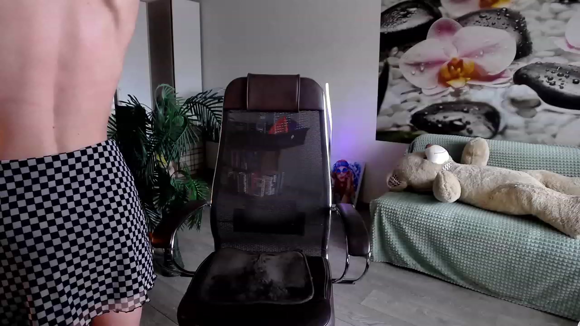 Gallery image thumbnail from HoneyIAmHome's myfreecams stream on, 08/27/2023, 05:35 image 5 of 20
