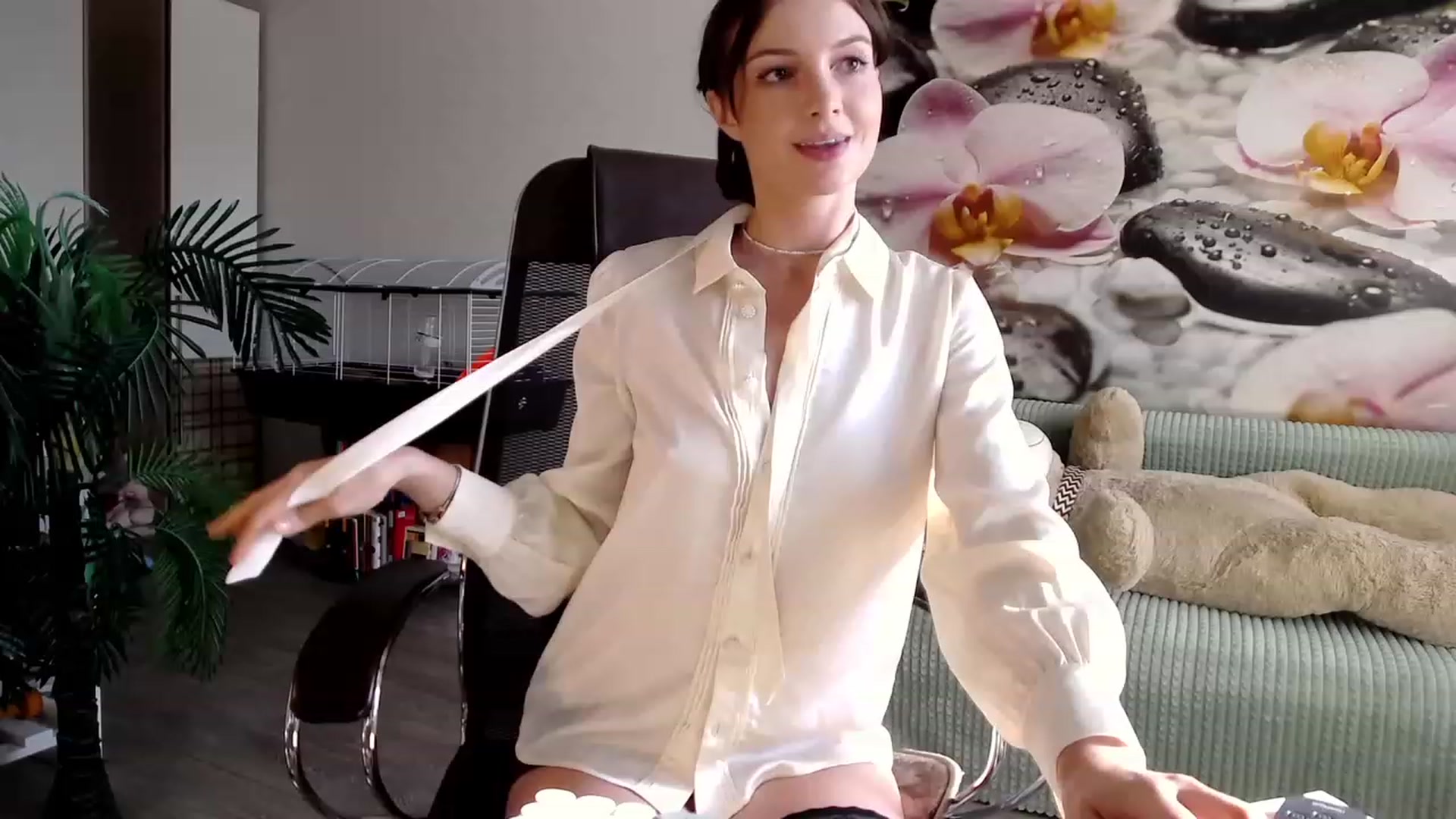 Gallery image thumbnail from HoneyIAmHome's myfreecams stream on, 09/03/2023, 07:37 image 17 of 20