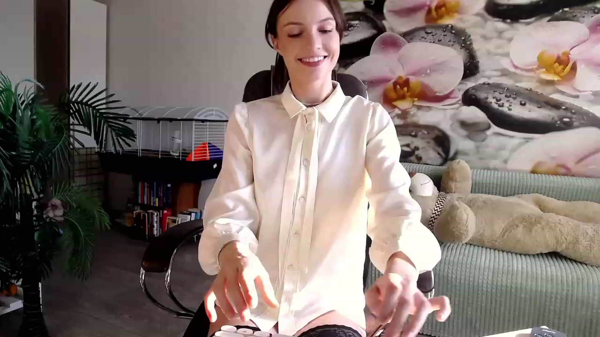 Gallery image thumbnail from HoneyIAmHome's myfreecams stream on, 09/03/2023, 07:37 image 18 of 20