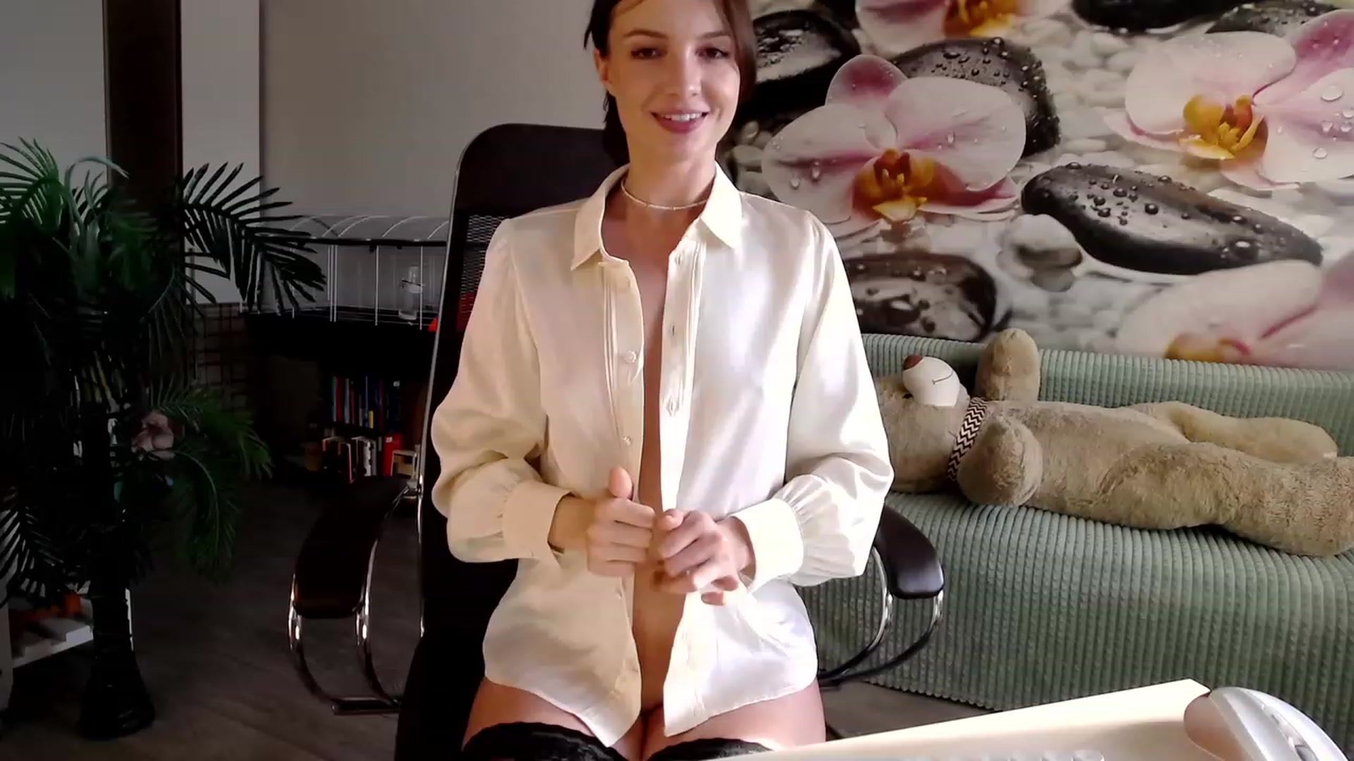 Gallery image thumbnail from HoneyIAmHome's myfreecams stream on, 09/03/2023, 09:24 image 3 of 20