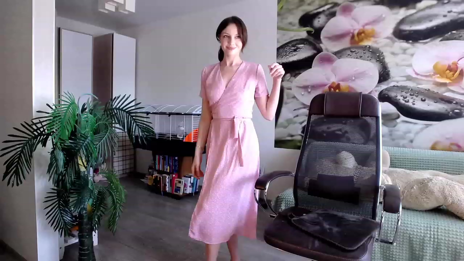 Gallery image thumbnail from HoneyIAmHome's myfreecams stream on, 09/06/2023, 07:03 image 4 of 20