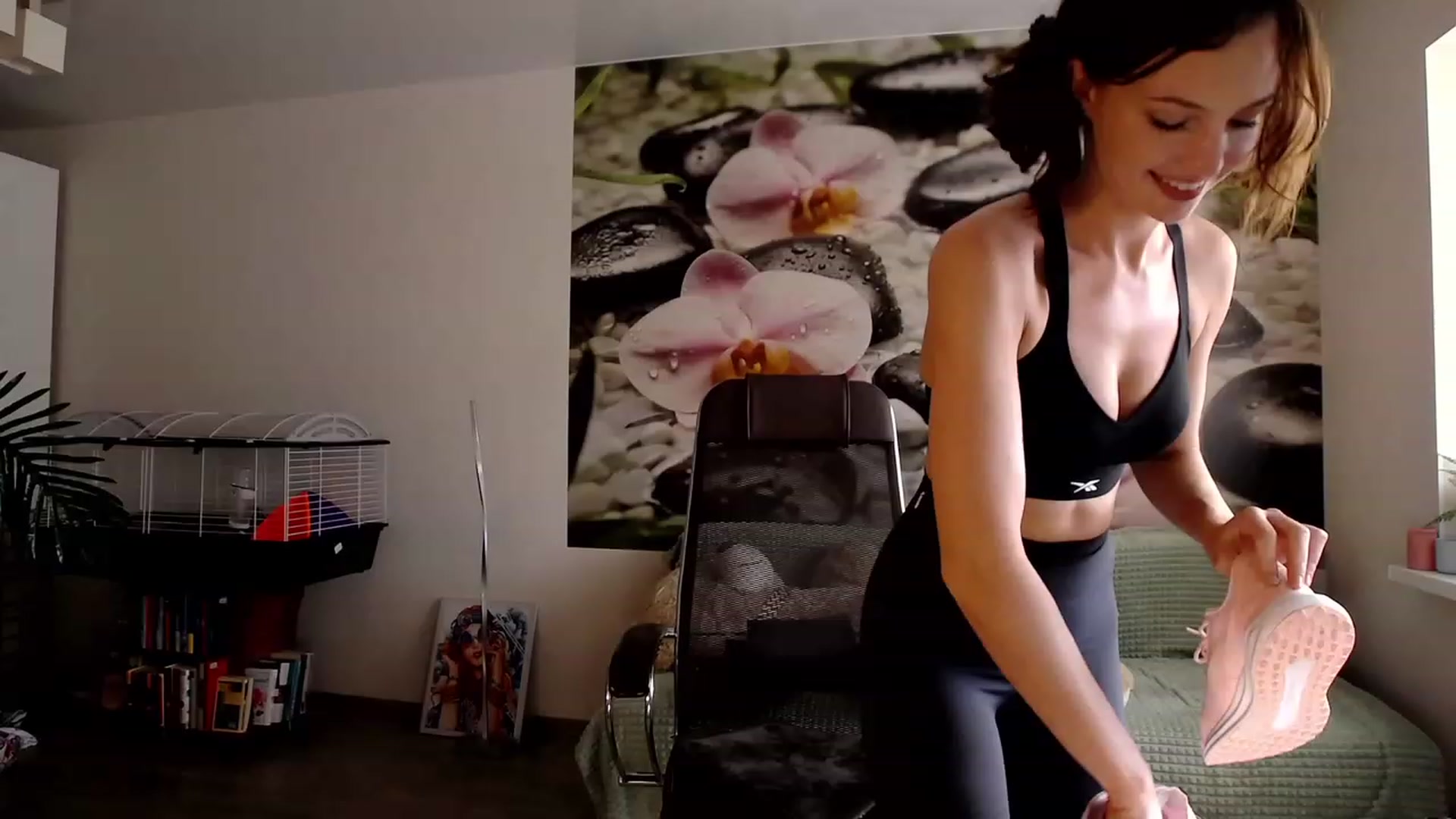 Gallery image thumbnail from HoneyIAmHome's myfreecams stream on, 09/07/2023, 08:26 image 4 of 20