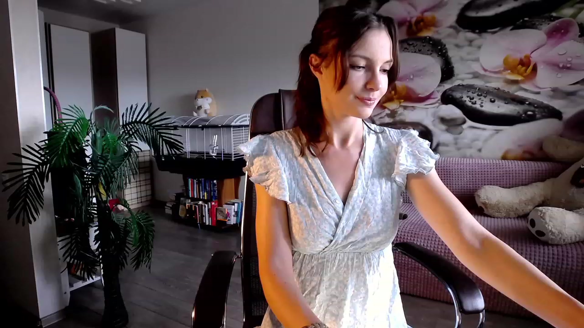 Gallery image thumbnail from HoneyIAmHome's myfreecams stream on, 09/21/2023, 05:13 image 2 of 20