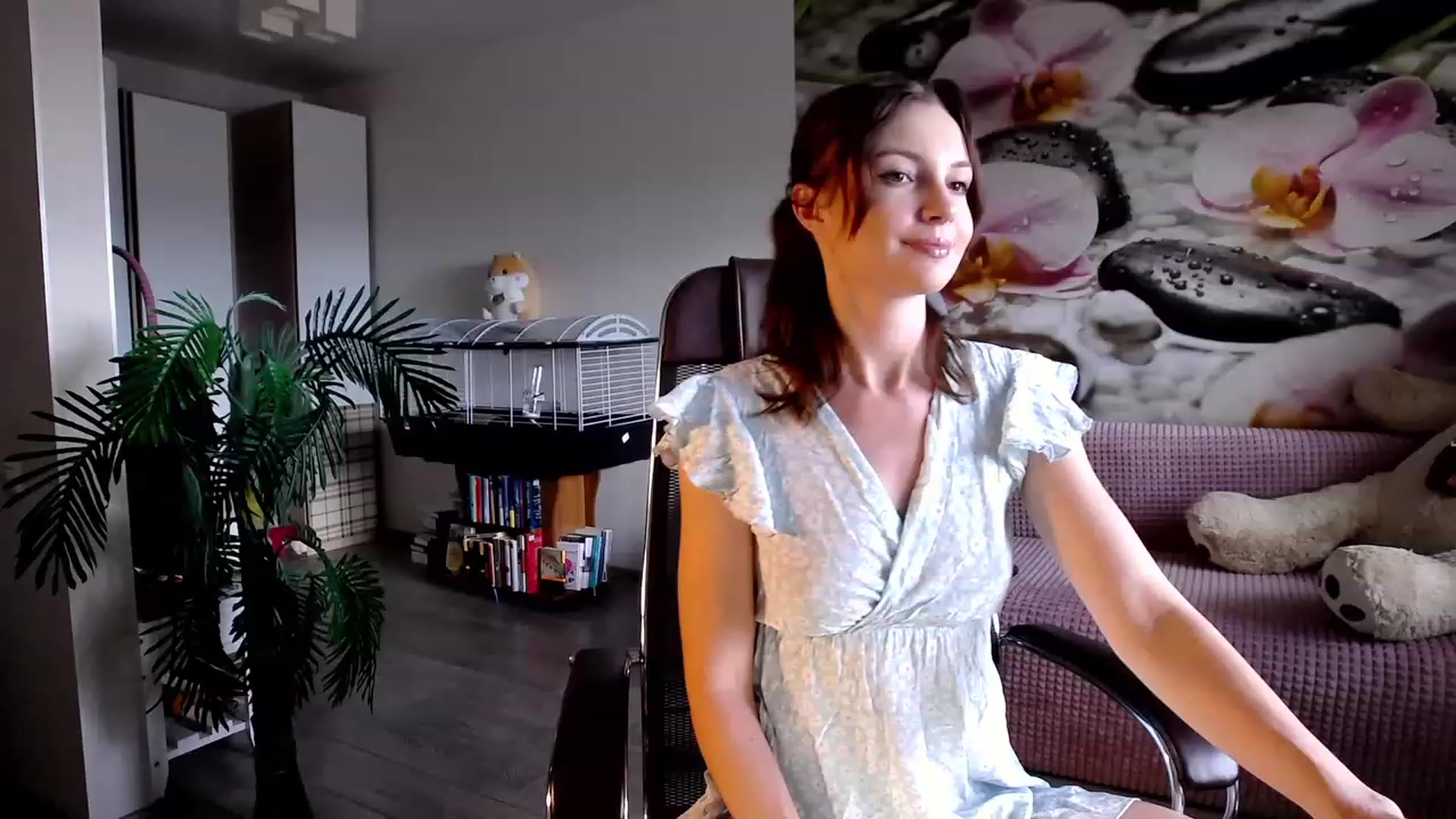 Gallery image thumbnail from HoneyIAmHome's myfreecams stream on, 09/21/2023, 05:13 image 4 of 20