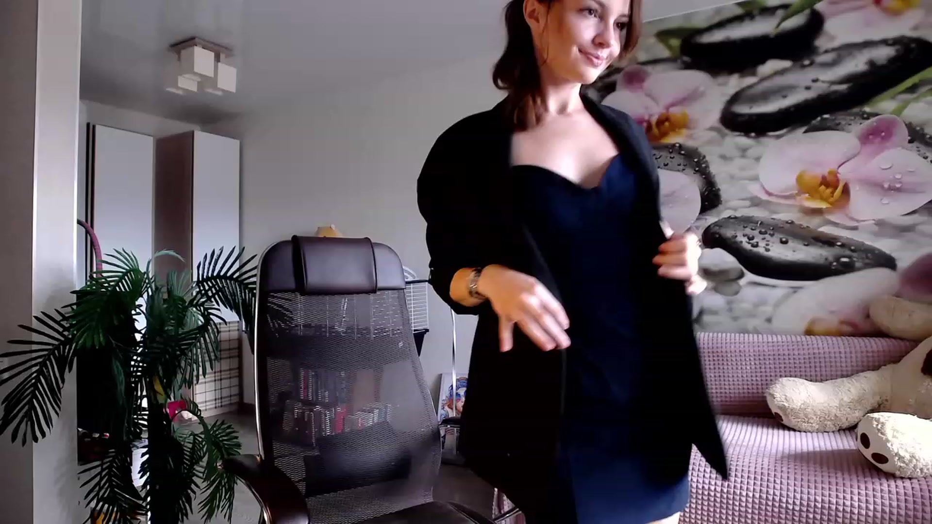 Gallery image thumbnail from HoneyIAmHome's myfreecams stream on, 09/21/2023, 05:13 image 19 of 20