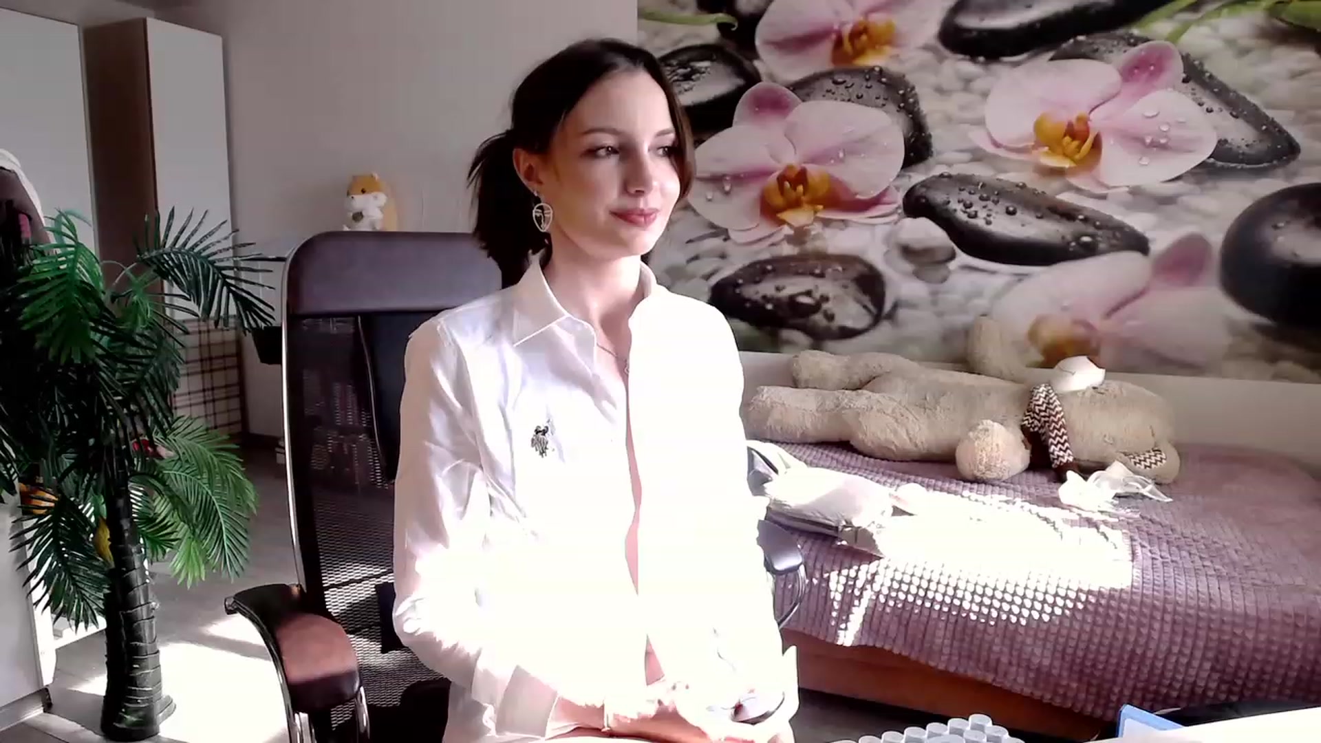 Gallery image thumbnail from HoneyIAmHome's myfreecams stream on, 09/25/2023, 07:36 image 9 of 20