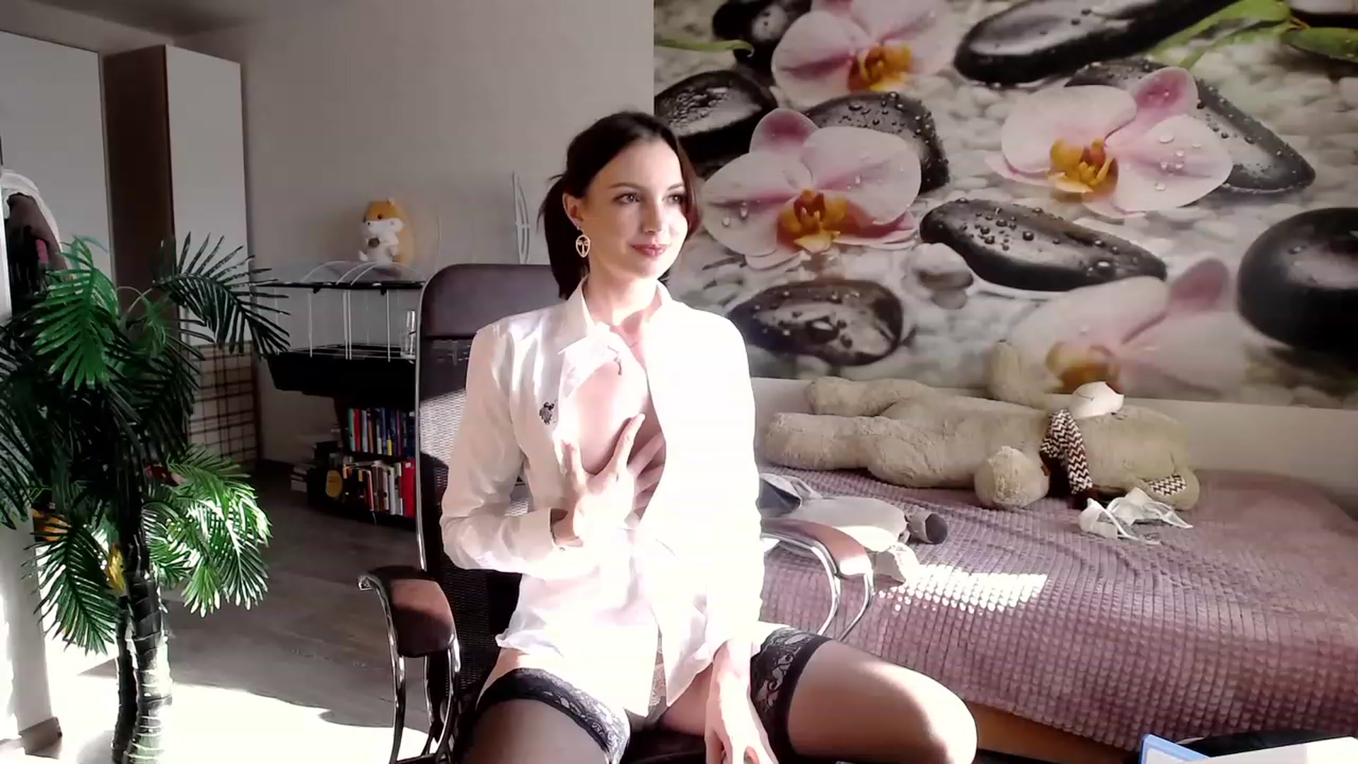 Gallery image thumbnail from HoneyIAmHome's myfreecams stream on, 09/25/2023, 07:36 image 15 of 20