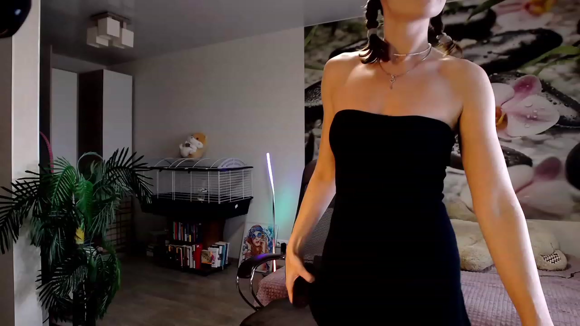 Gallery image thumbnail from HoneyIAmHome's myfreecams stream on, 10/04/2023, 07:39 image 7 of 20