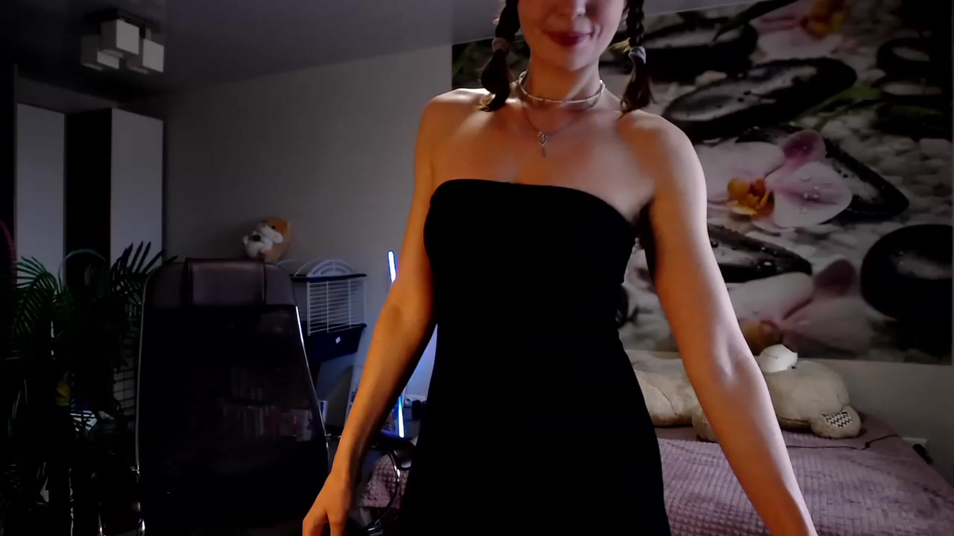 Gallery image thumbnail from HoneyIAmHome's myfreecams stream on, 10/04/2023, 07:39 image 13 of 20
