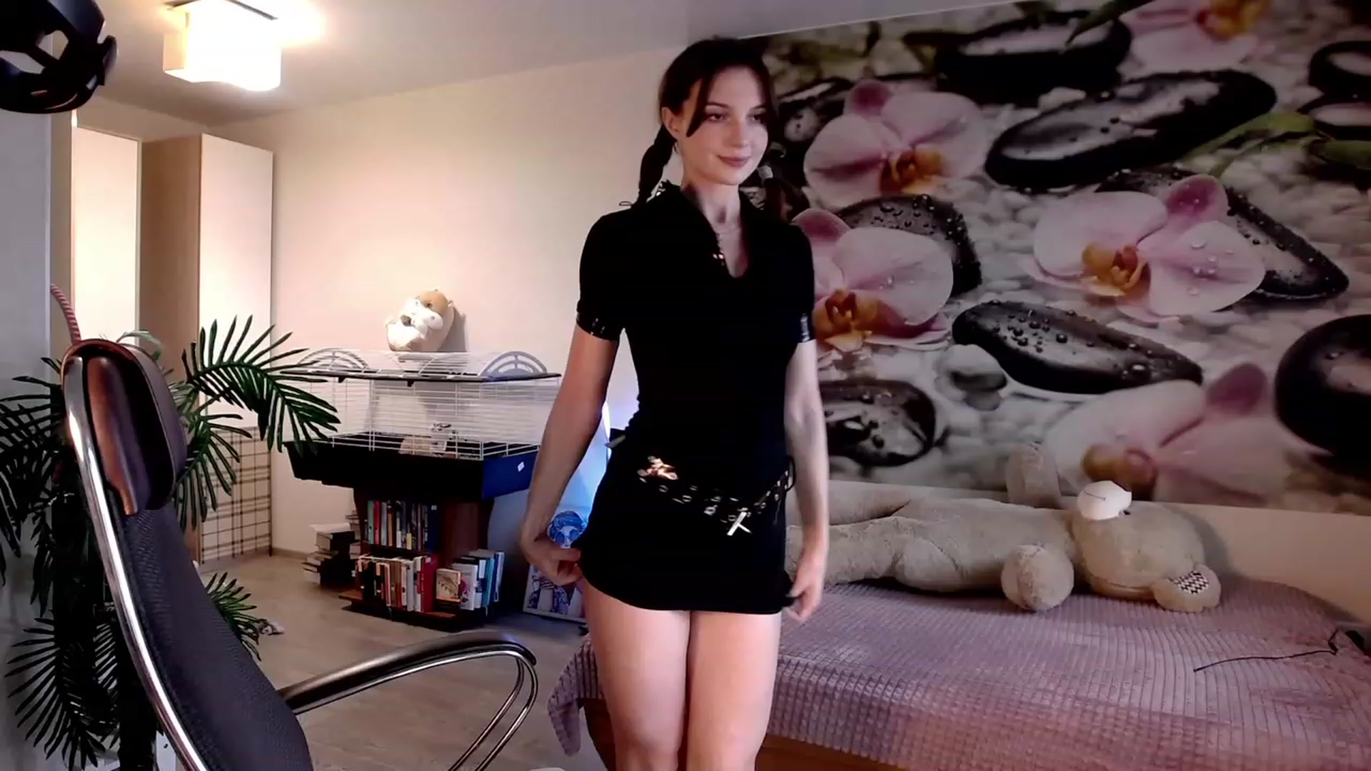 Gallery image thumbnail from HoneyIAmHome's myfreecams stream on, 10/05/2023, 05:35 image 12 of 20