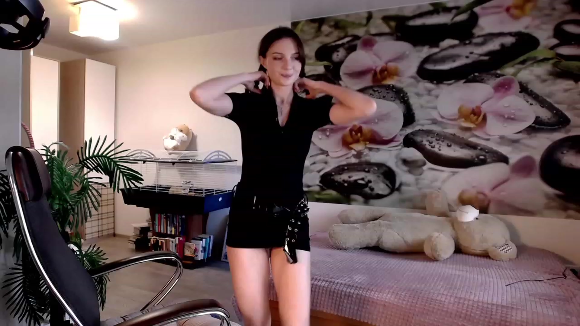 Gallery image thumbnail from HoneyIAmHome's myfreecams stream on, 10/05/2023, 05:35 image 13 of 20