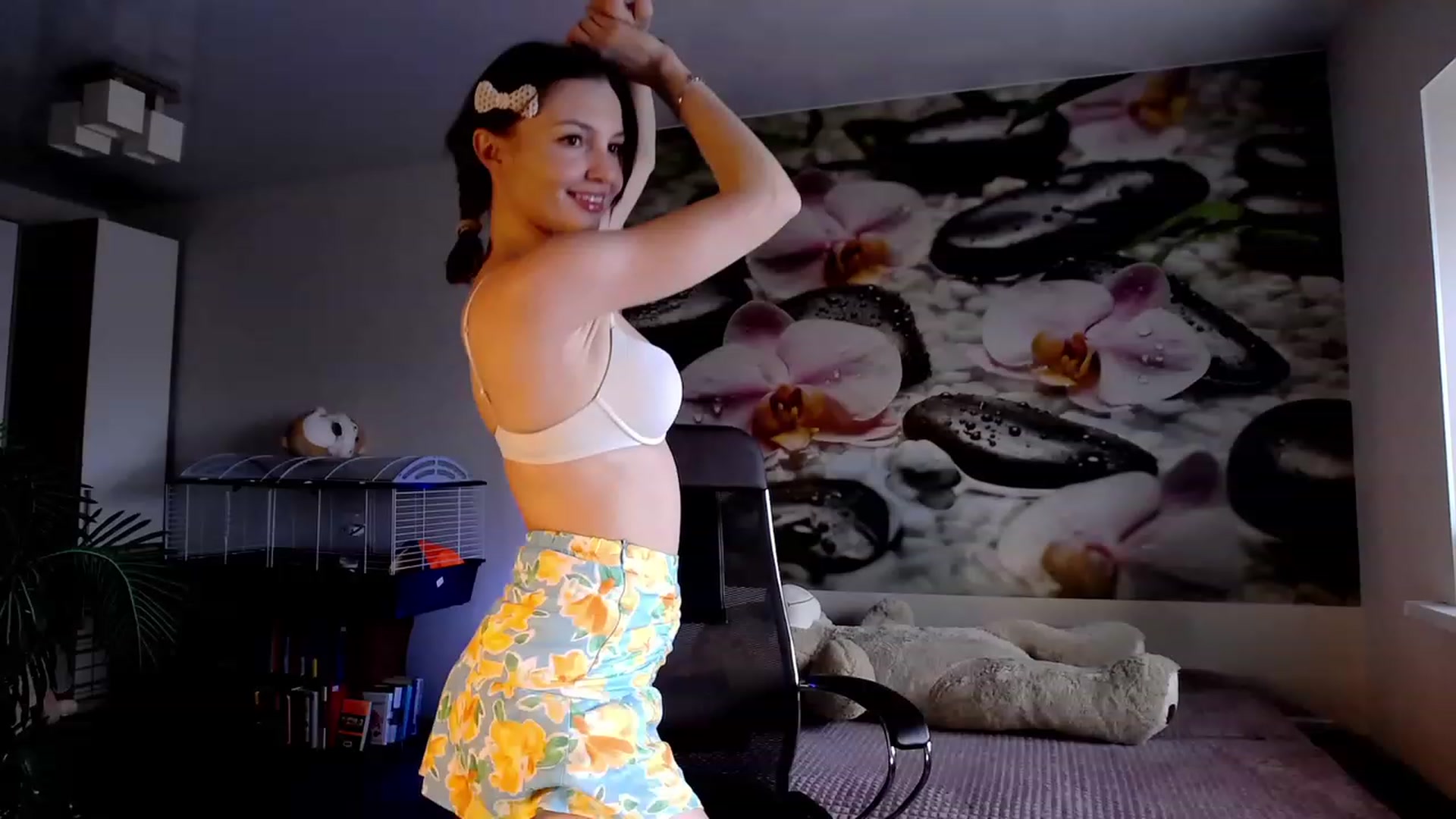 Gallery image thumbnail from HoneyIAmHome's myfreecams stream on, 10/16/2023, 04:32 image 6 of 20