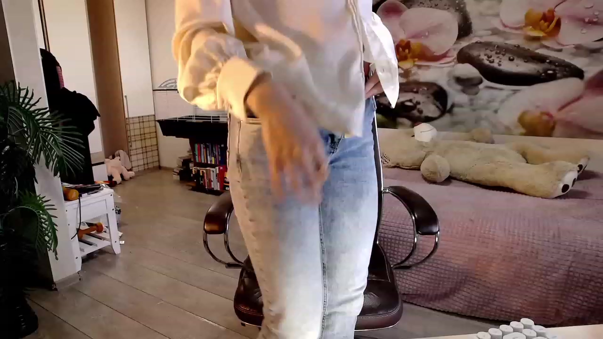 Gallery image thumbnail from HoneyIAmHome's myfreecams stream on, 10/16/2023, 07:18 image 3 of 20