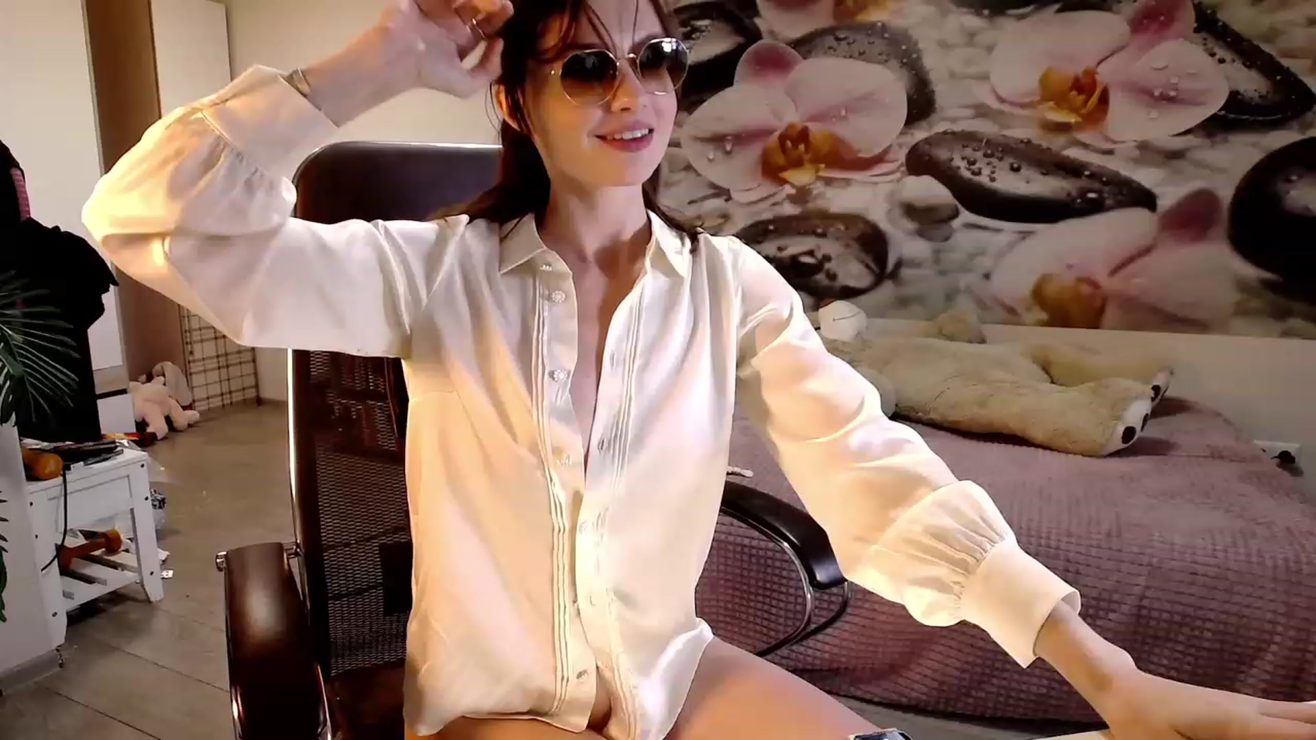 Gallery image thumbnail from HoneyIAmHome's myfreecams stream on, 10/16/2023, 07:18 image 10 of 20
