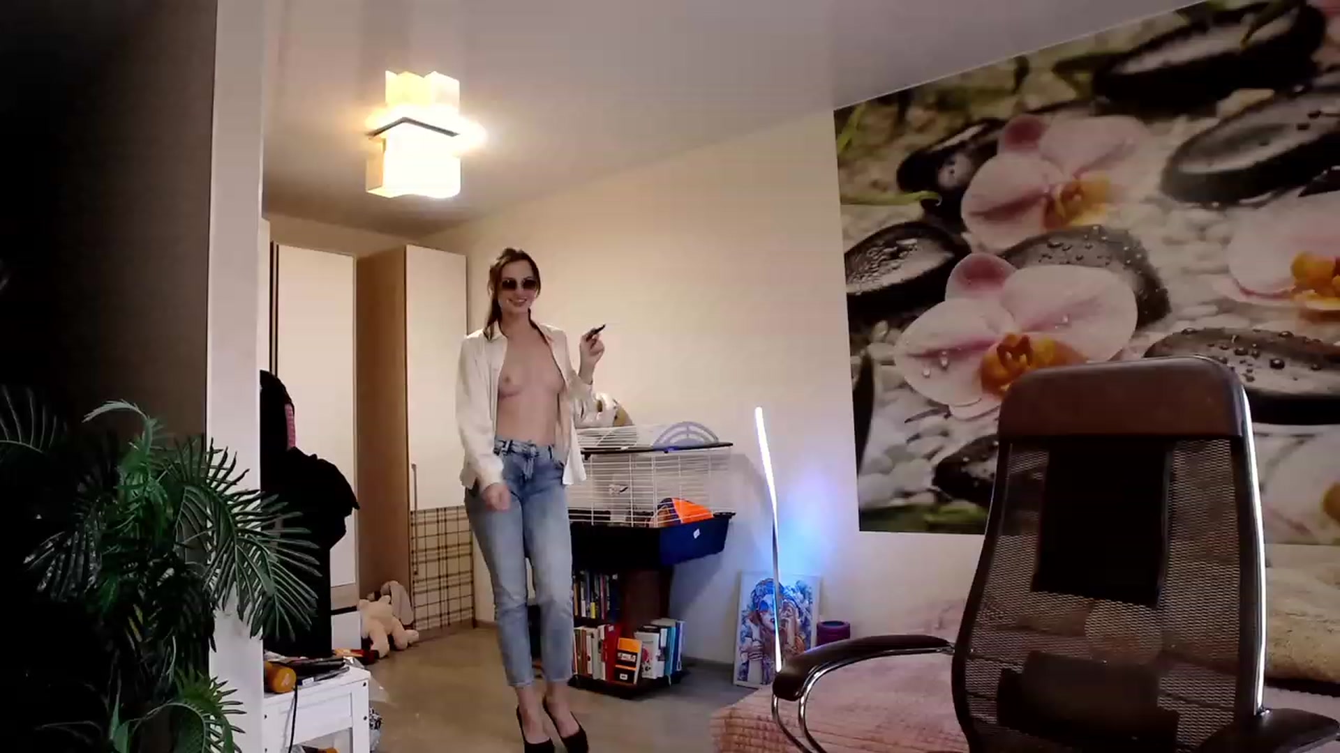Gallery image thumbnail from HoneyIAmHome's myfreecams stream on, 10/16/2023, 07:18 image 2 of 20