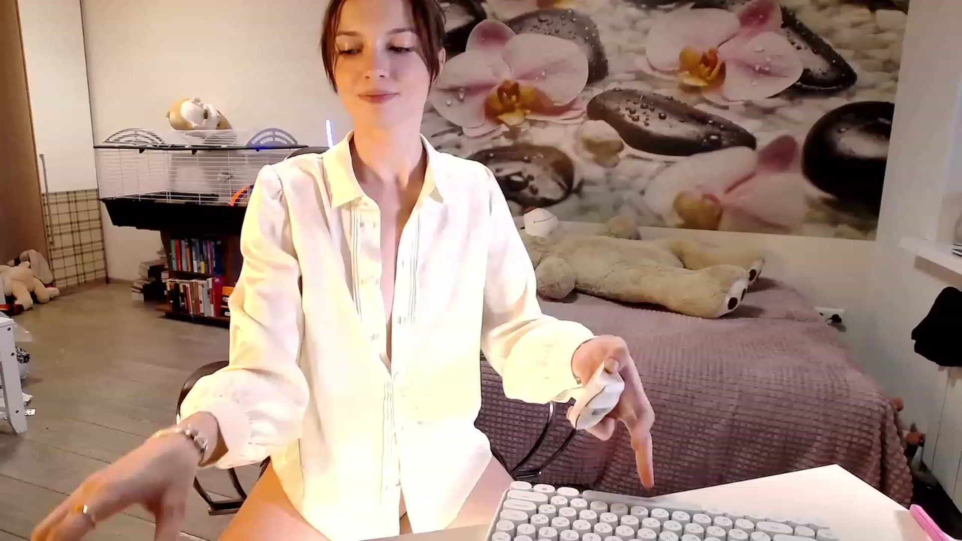 Gallery image thumbnail from HoneyIAmHome's myfreecams stream on, 10/16/2023, 08:08 image 8 of 20