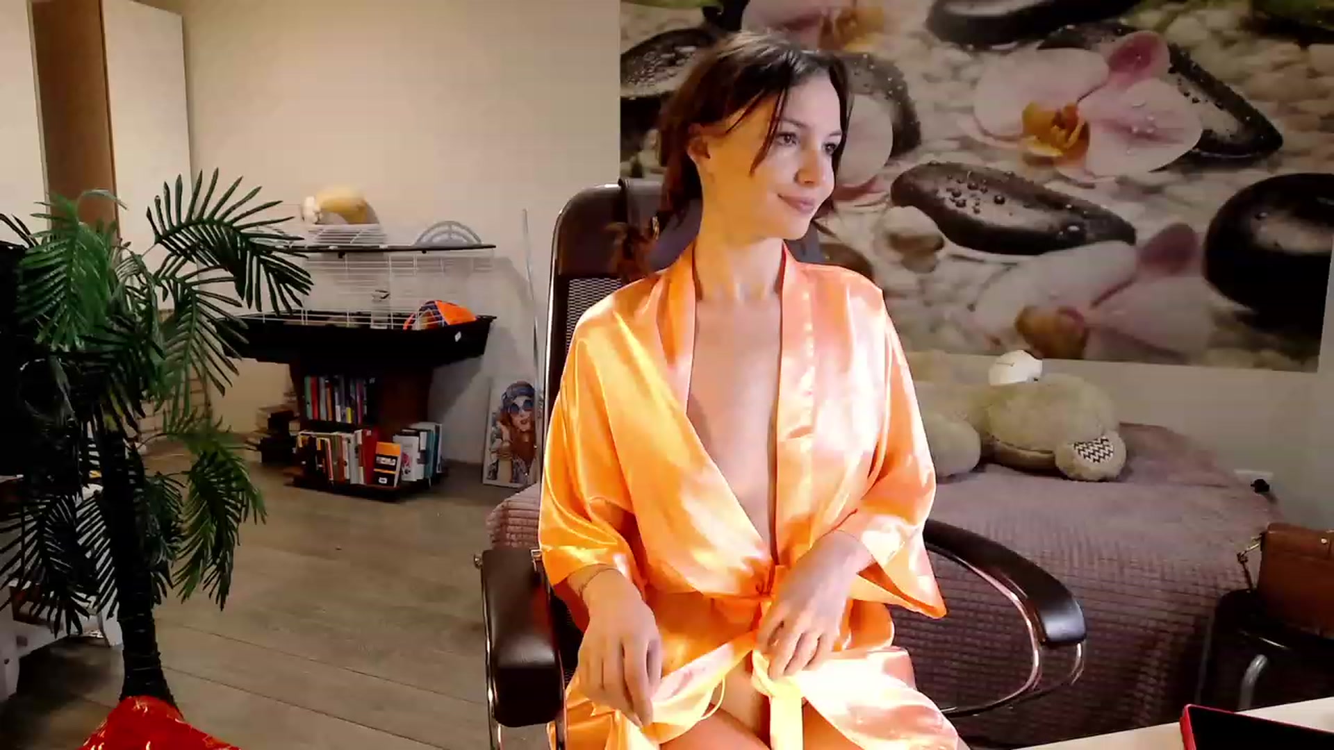 Gallery image thumbnail from HoneyIAmHome's myfreecams stream on, 10/18/2023, 06:05 image 11 of 20