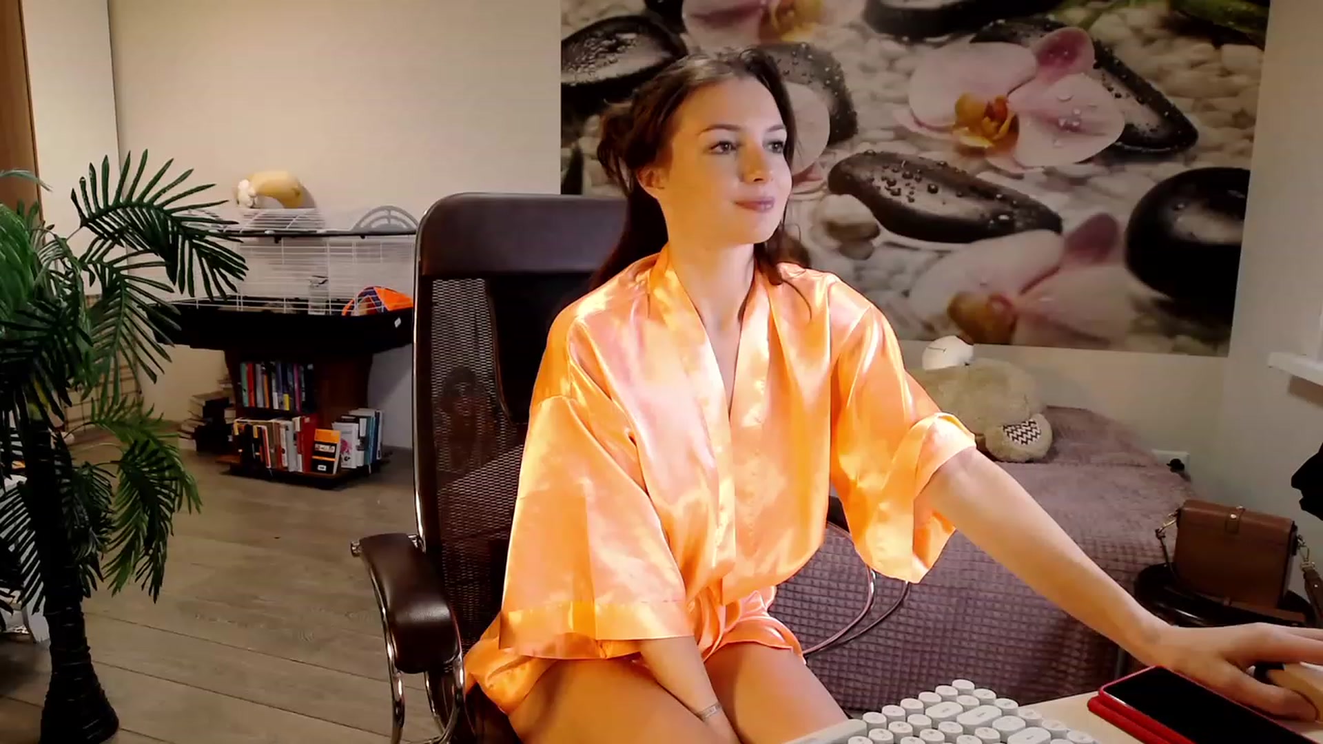 Gallery image thumbnail from HoneyIAmHome's myfreecams stream on, 10/18/2023, 06:05 image 20 of 20