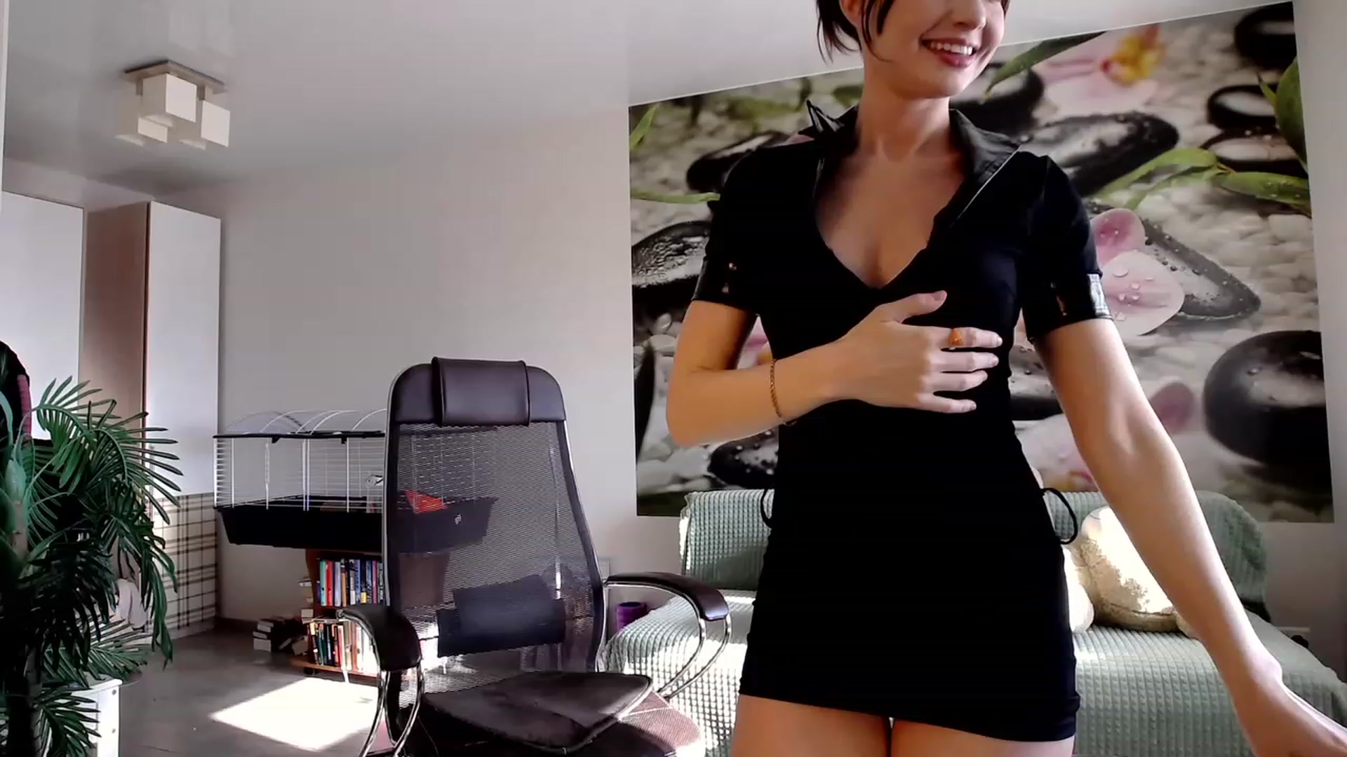 Gallery image thumbnail from HoneyIAmHome's myfreecams stream on, 10/23/2023, 07:30 image 5 of 20