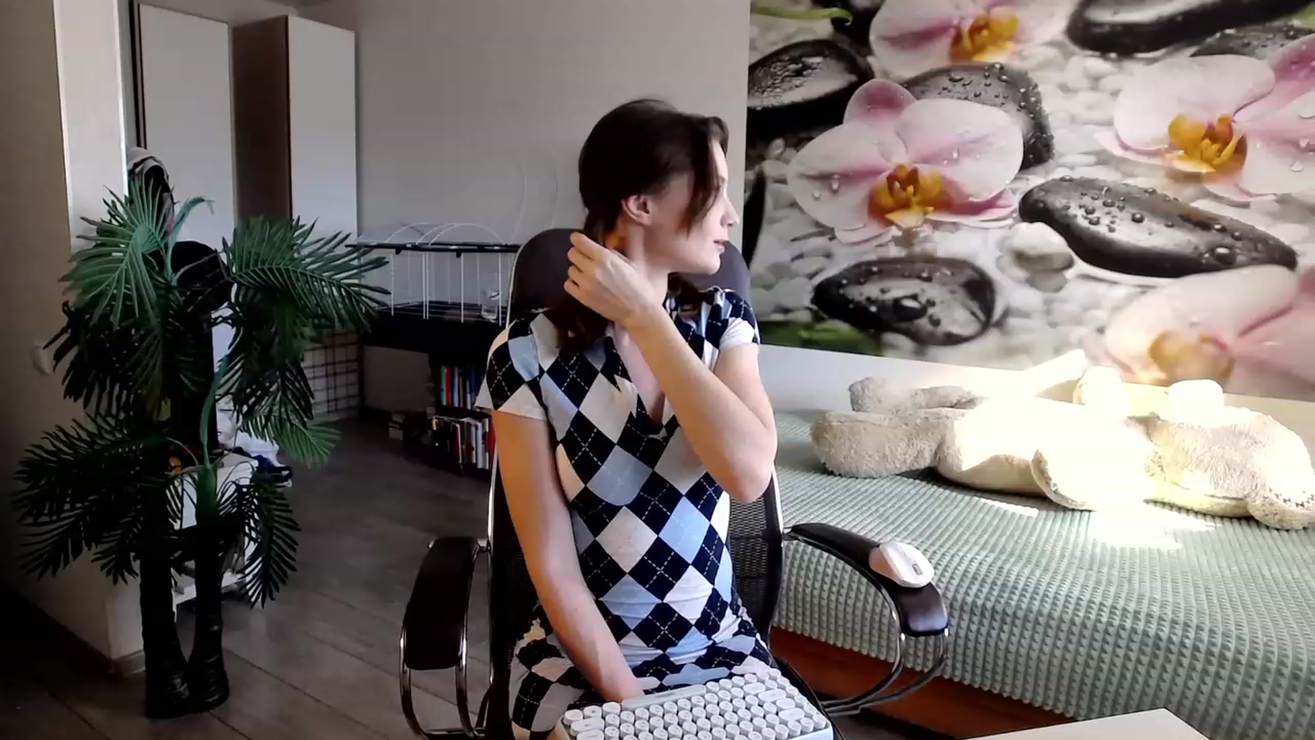 Gallery image thumbnail from HoneyIAmHome's myfreecams stream on, 10/28/2023, 04:18 image 3 of 20