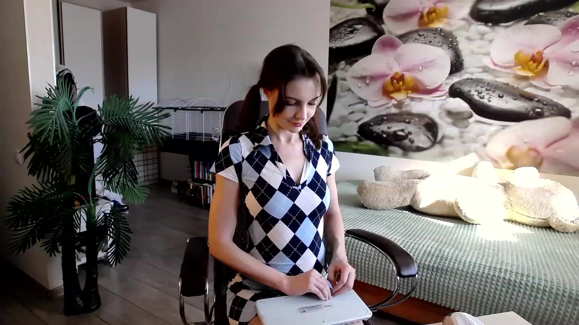 Gallery image thumbnail from HoneyIAmHome's myfreecams stream on, 10/28/2023, 04:18 image 4 of 20