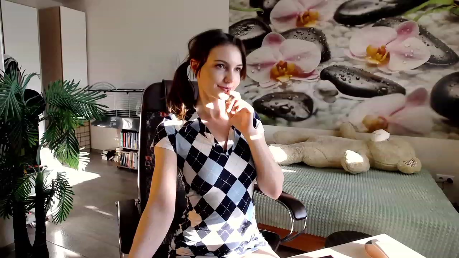 Gallery image thumbnail from HoneyIAmHome's myfreecams stream on, 10/28/2023, 06:49 image 6 of 20