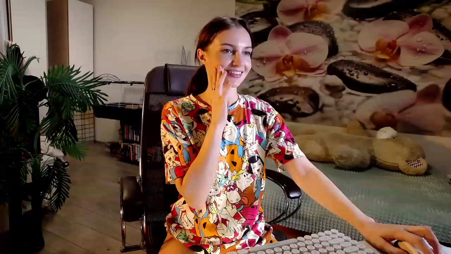 Gallery image thumbnail from HoneyIAmHome's myfreecams stream on, 10/28/2023, 08:13 image 1 of 20