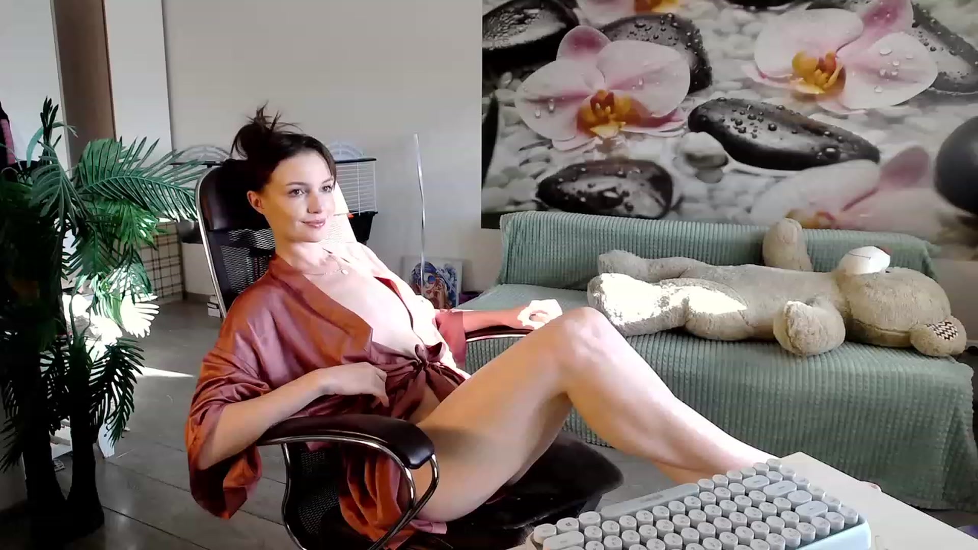 Gallery image thumbnail from HoneyIAmHome's myfreecams stream on, 10/29/2023, 06:11 image 20 of 20