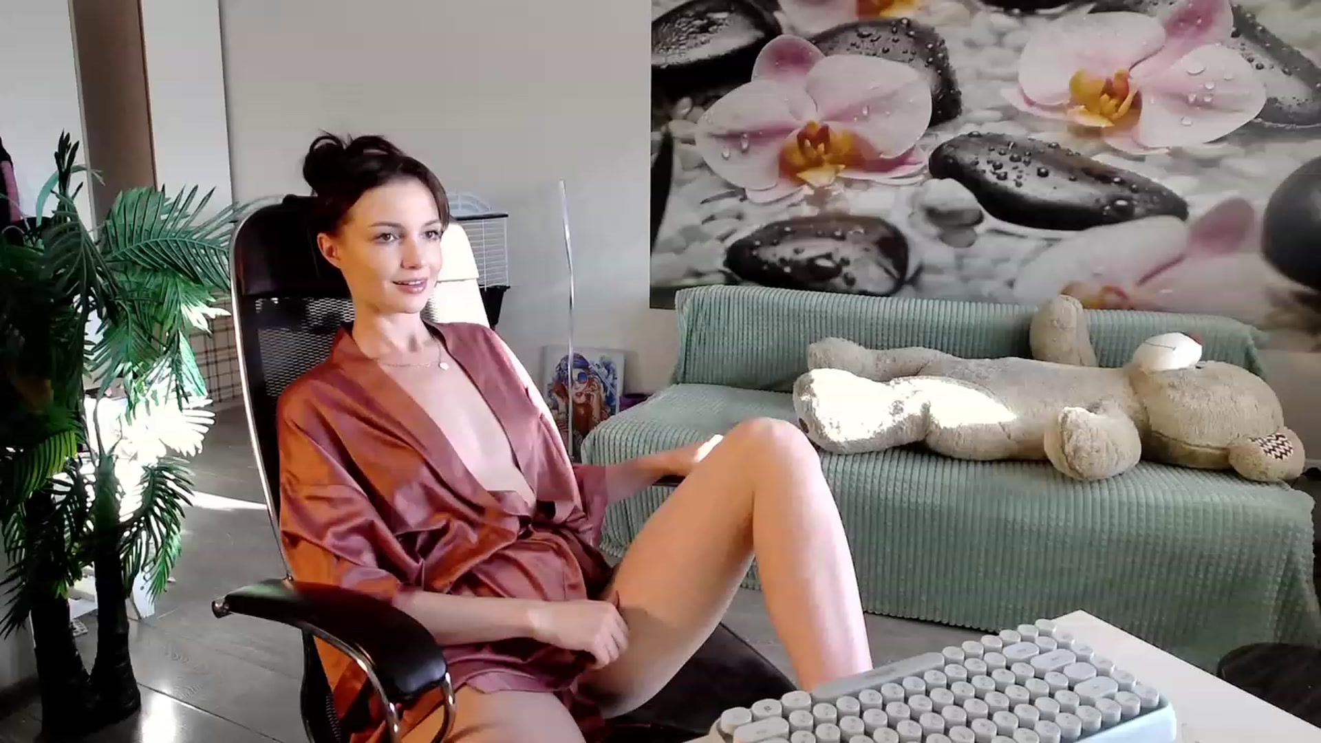 Gallery image thumbnail from HoneyIAmHome's myfreecams stream on, 10/29/2023, 06:11 image 13 of 20