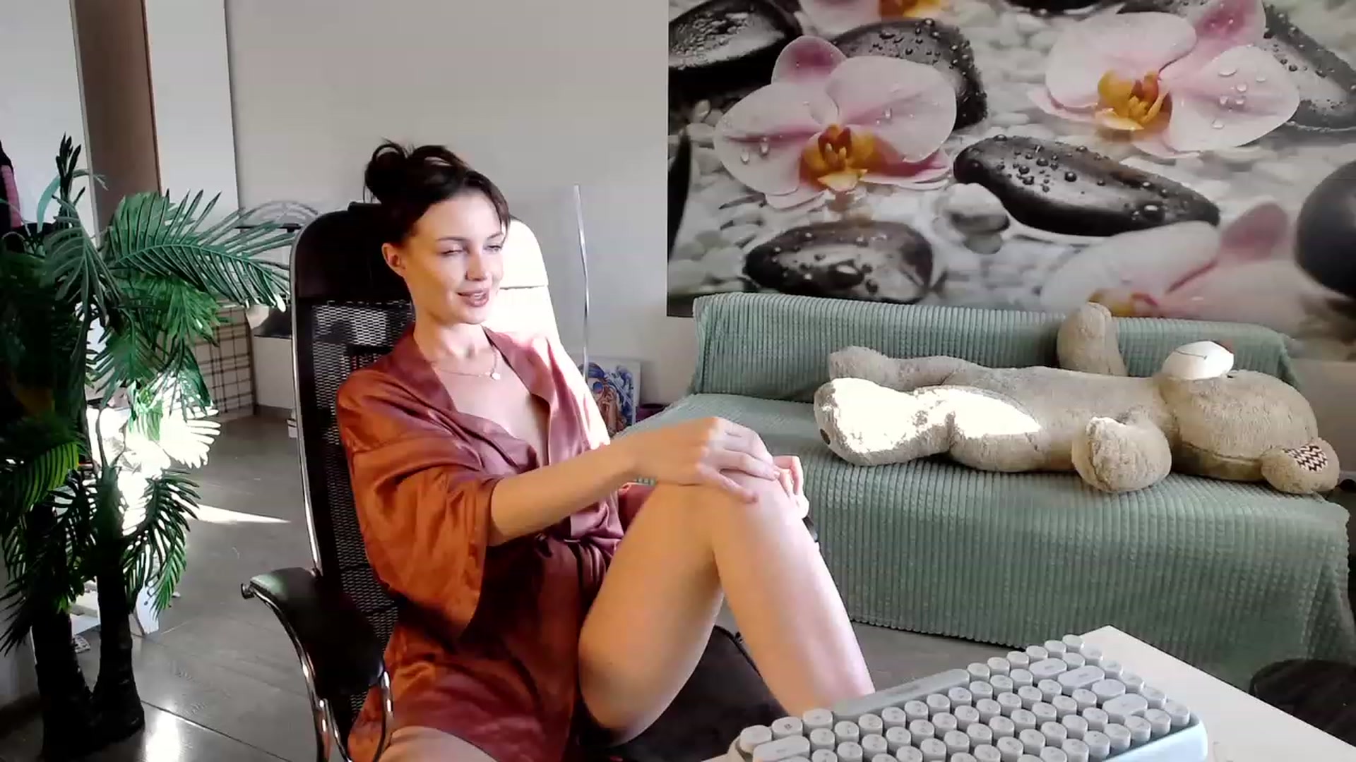 Gallery image thumbnail from HoneyIAmHome's myfreecams stream on, 10/29/2023, 06:11 image 14 of 20