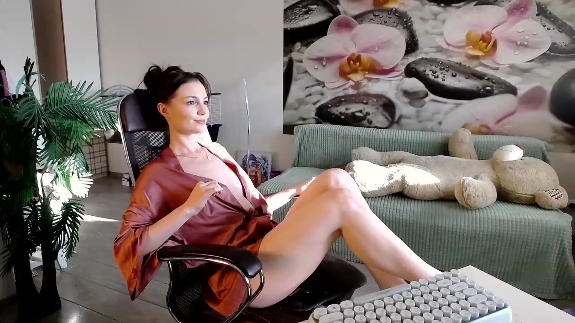 Gallery image thumbnail from HoneyIAmHome's myfreecams stream on, 10/29/2023, 06:11 image 16 of 20