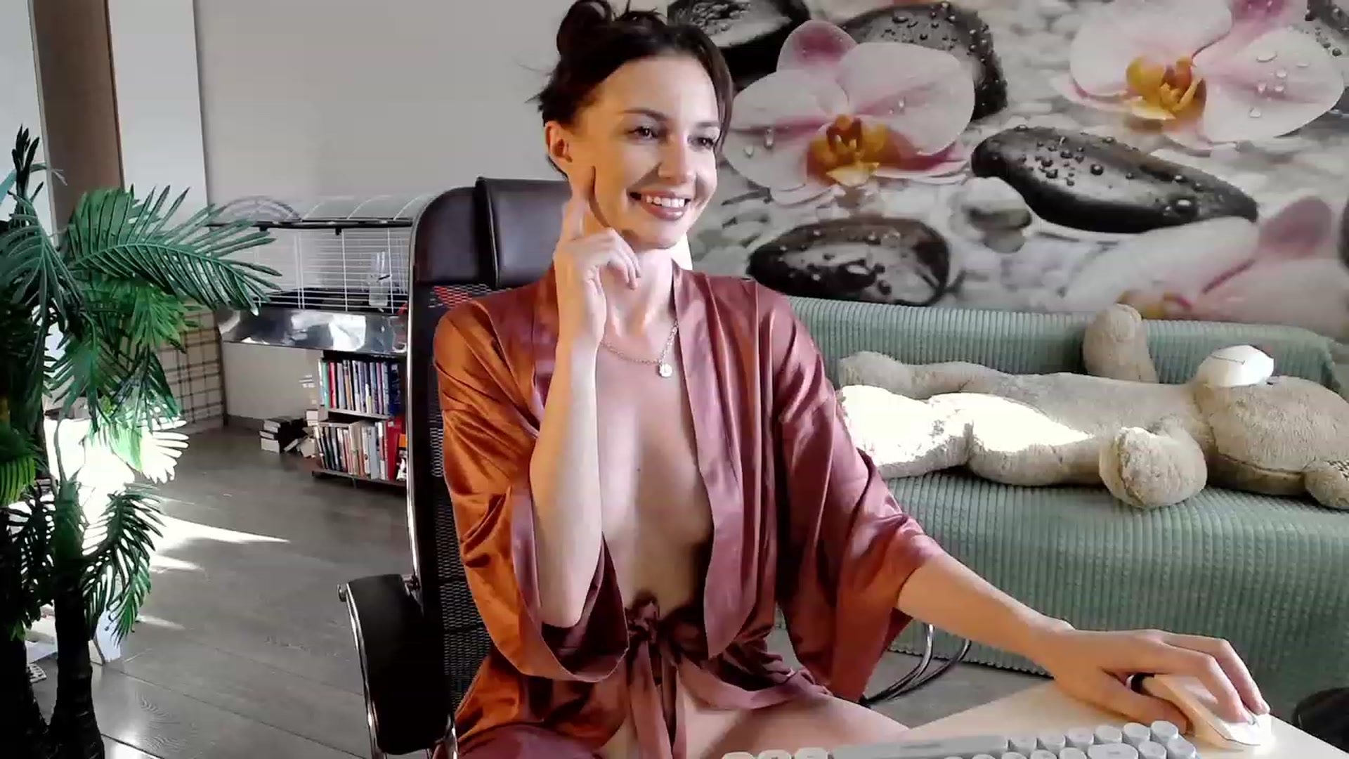 Gallery image thumbnail from HoneyIAmHome's myfreecams stream on, 10/29/2023, 06:11 image 6 of 20