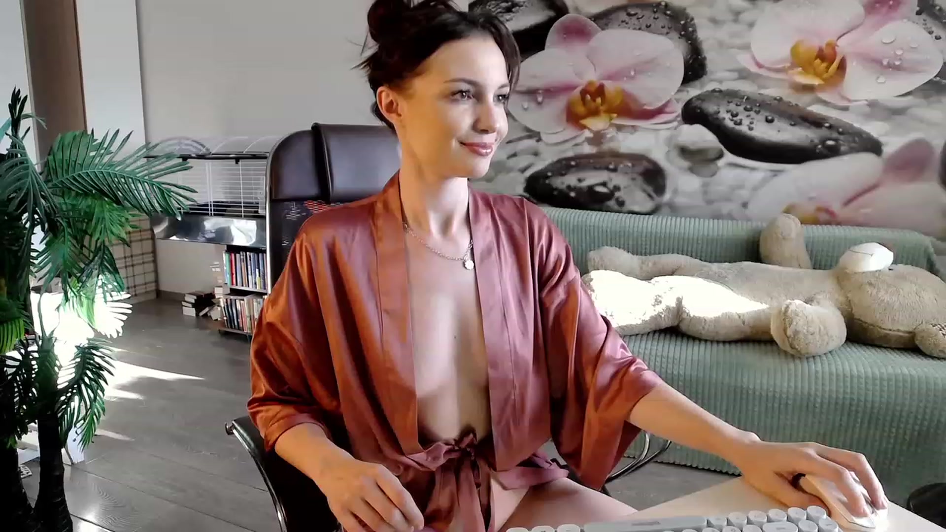 Gallery image thumbnail from HoneyIAmHome's myfreecams stream on, 10/29/2023, 06:11 image 5 of 20