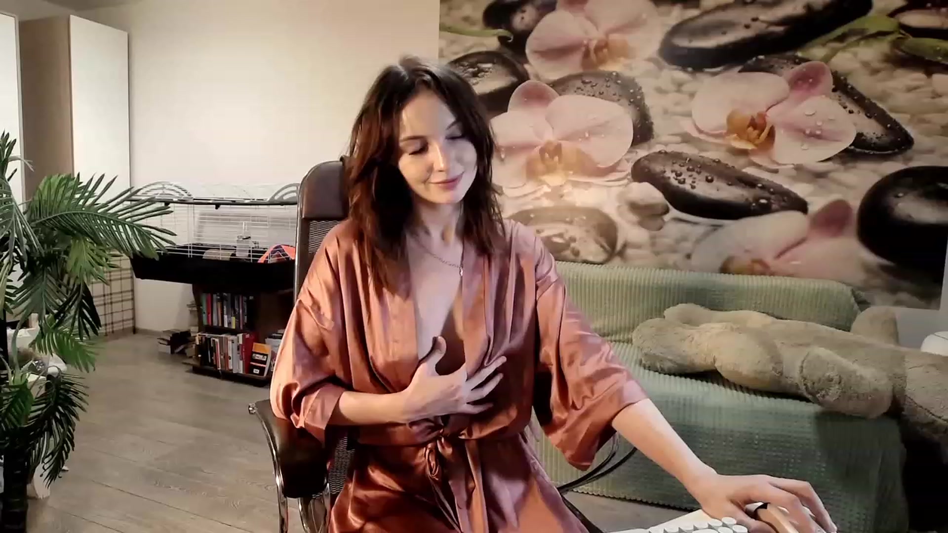 Gallery image thumbnail from HoneyIAmHome's myfreecams stream on, 10/29/2023, 08:32 image 3 of 20