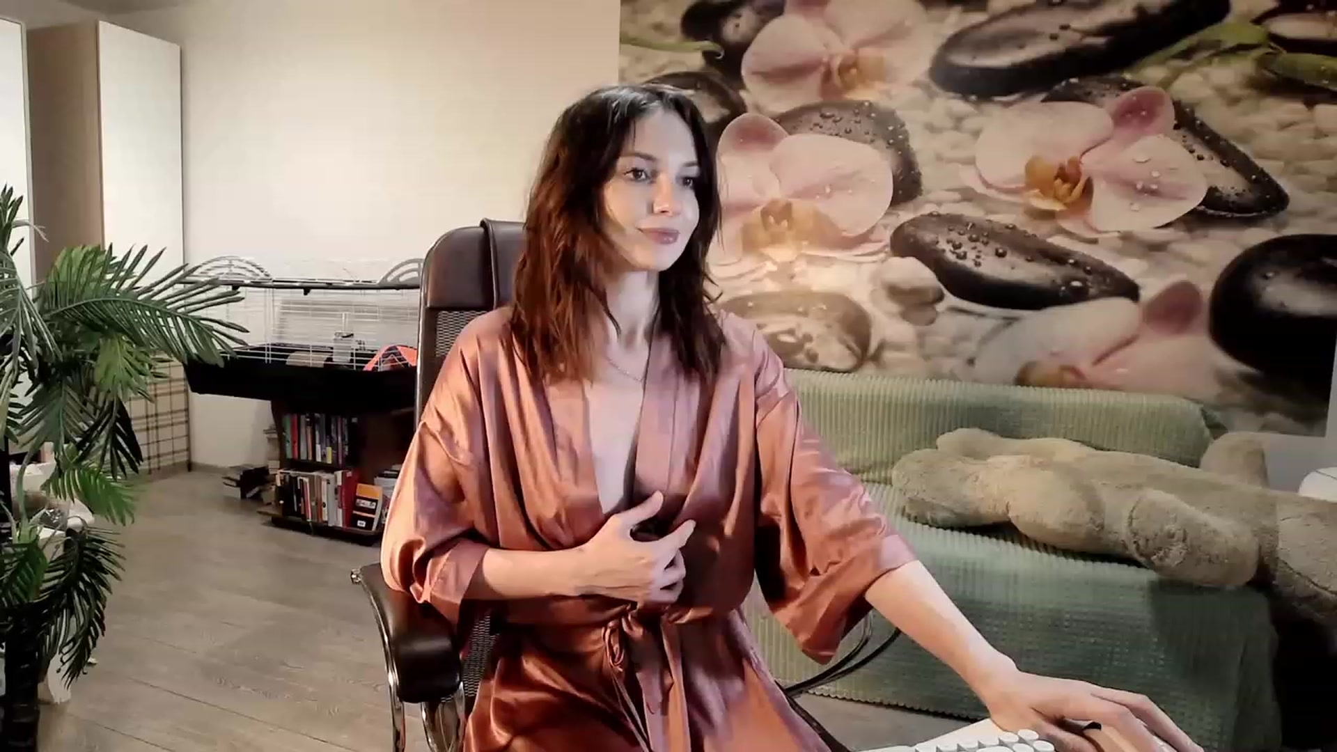 Gallery image thumbnail from HoneyIAmHome's myfreecams stream on, 10/29/2023, 08:32 image 2 of 20
